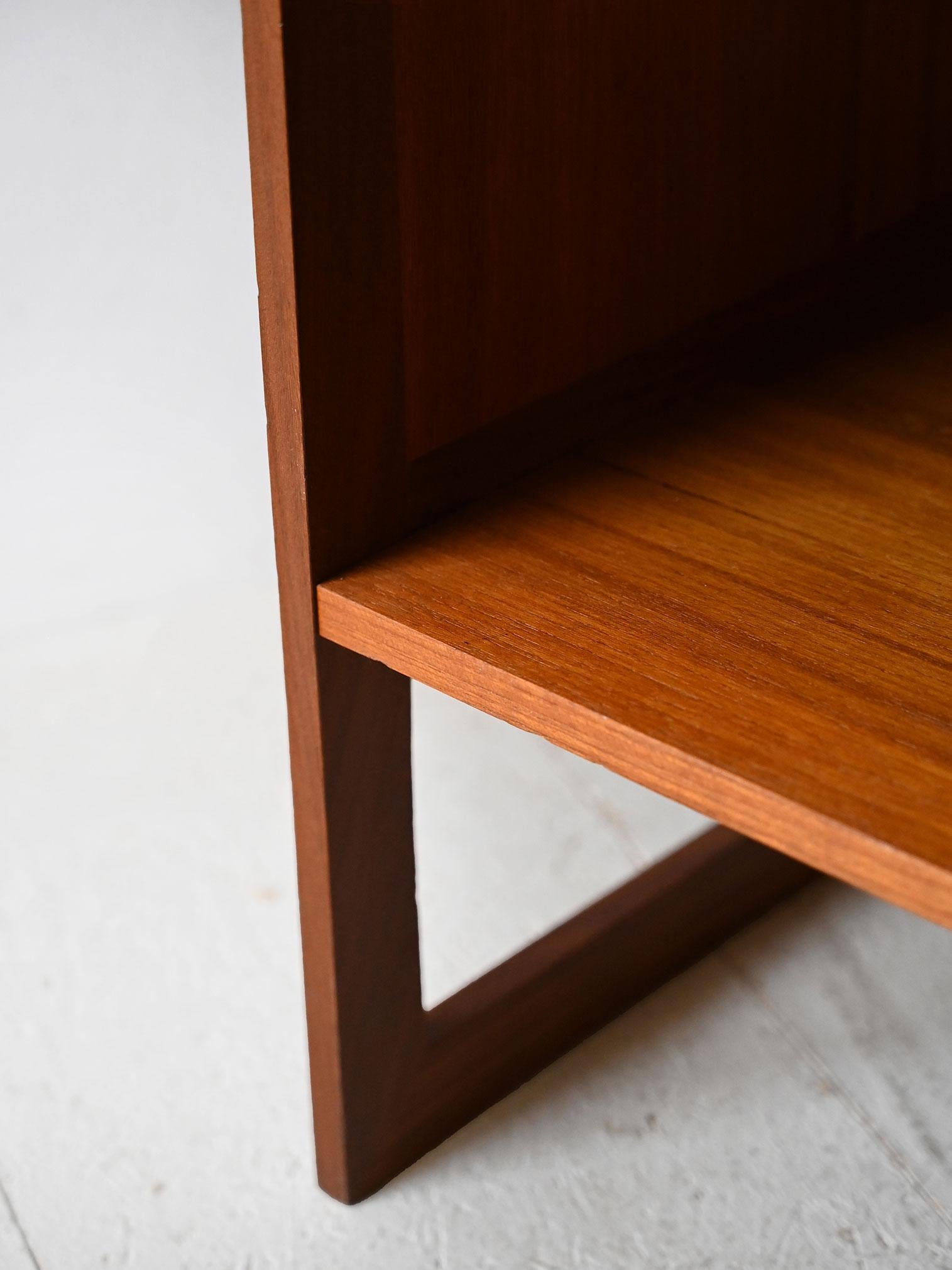 Scandinavian nightstands with open compartment 4