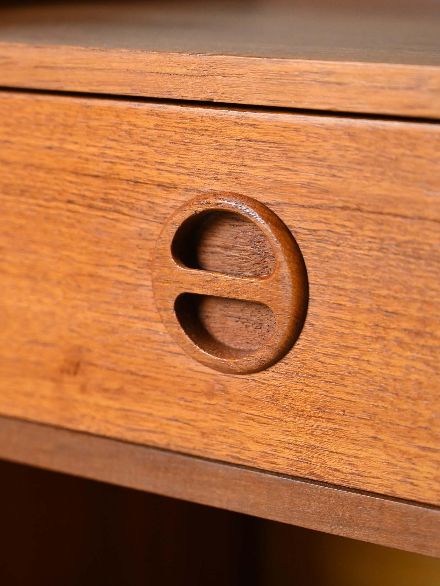 Scandinavian nightstands with open compartment 2