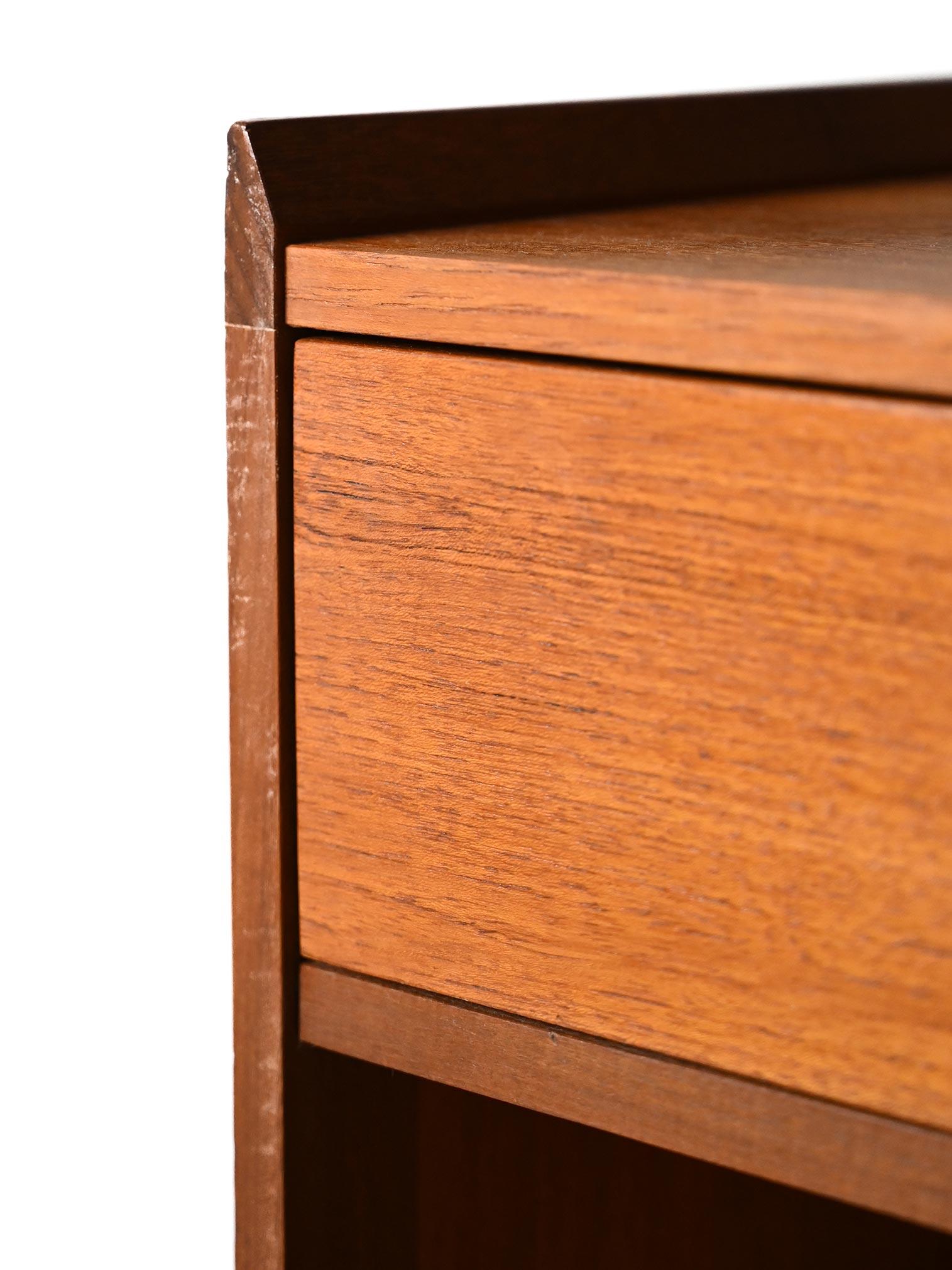 Scandinavian nightstands with open compartment 3