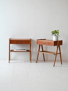 Comodini scandinavi in teak e rattan