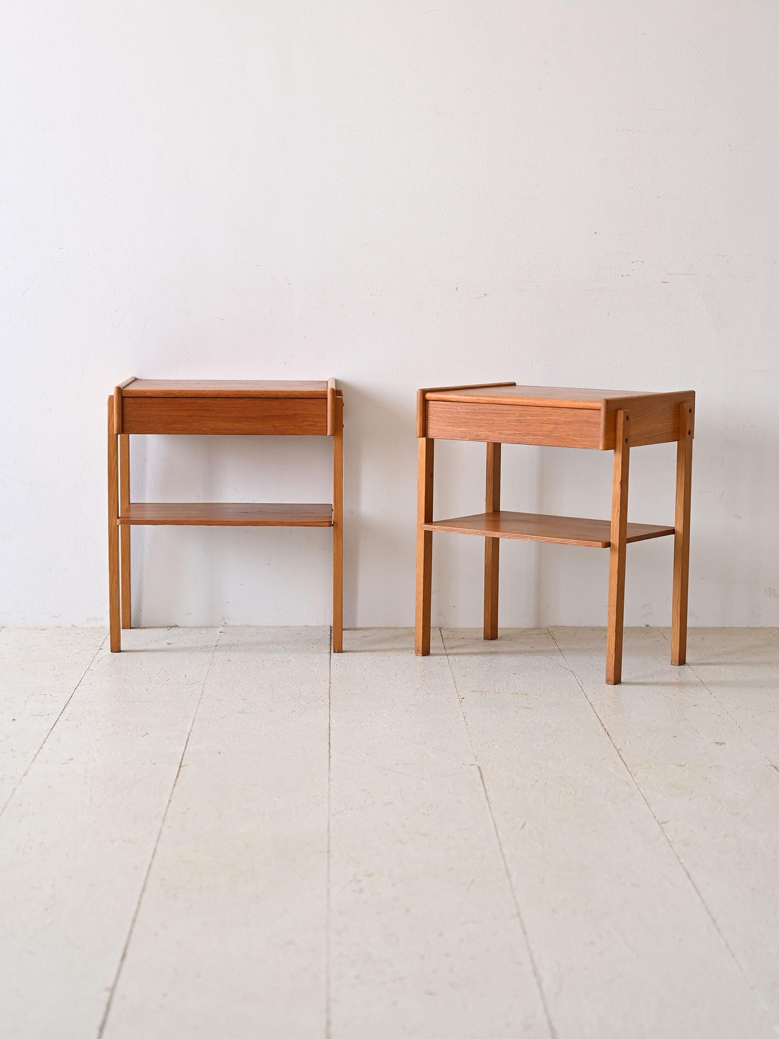 Scandinavian Modern Comodini svedesi con cassetto