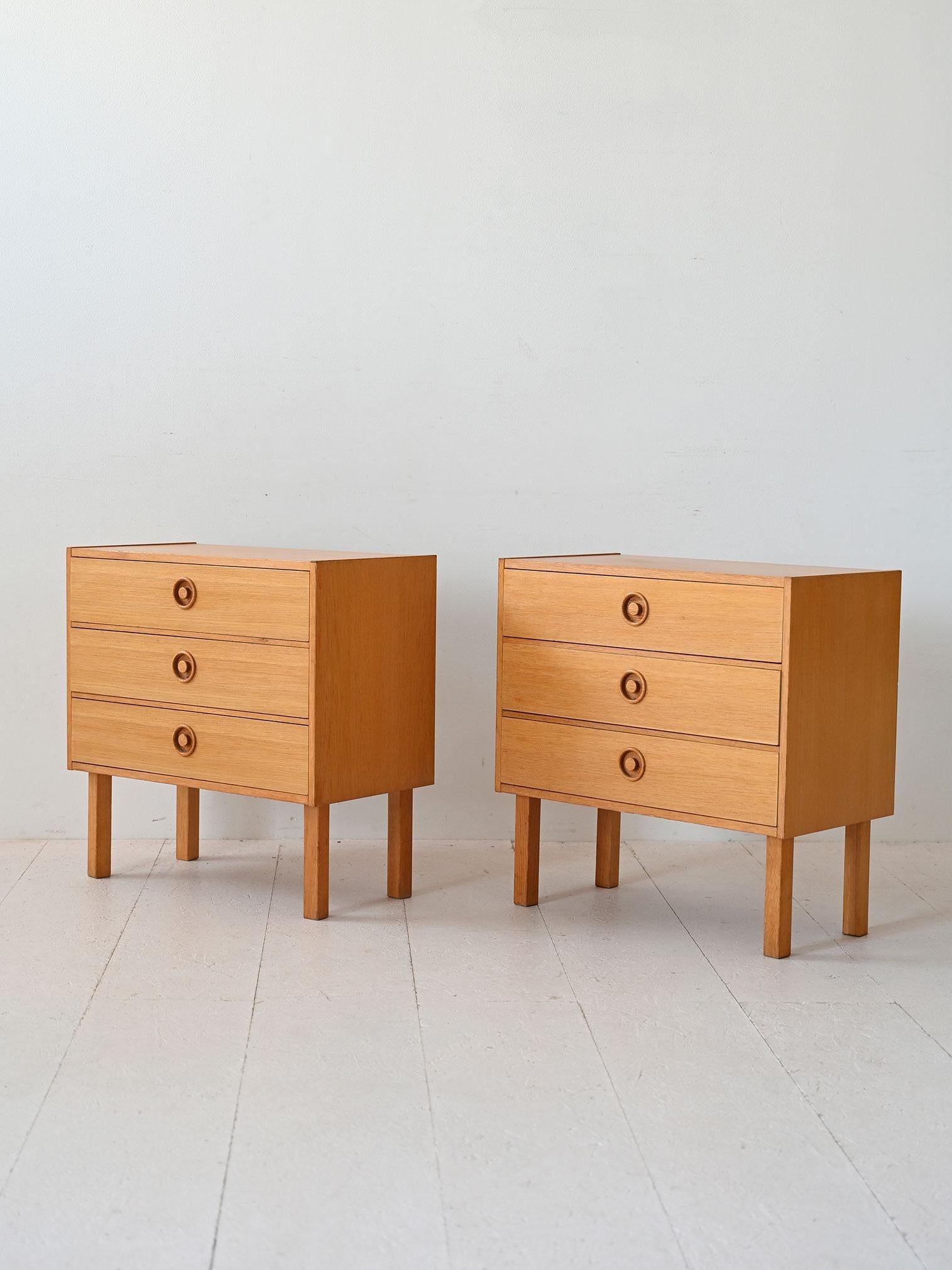 Scandinavian Modern Comodini vintage con cassetti