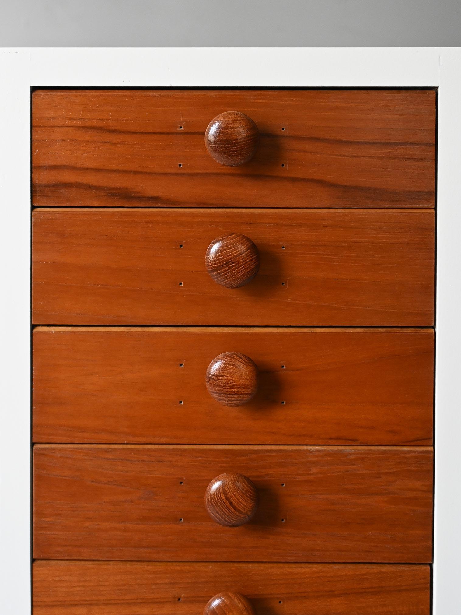 Vintage nightstands with drawers In Good Condition For Sale In Brescia, IT