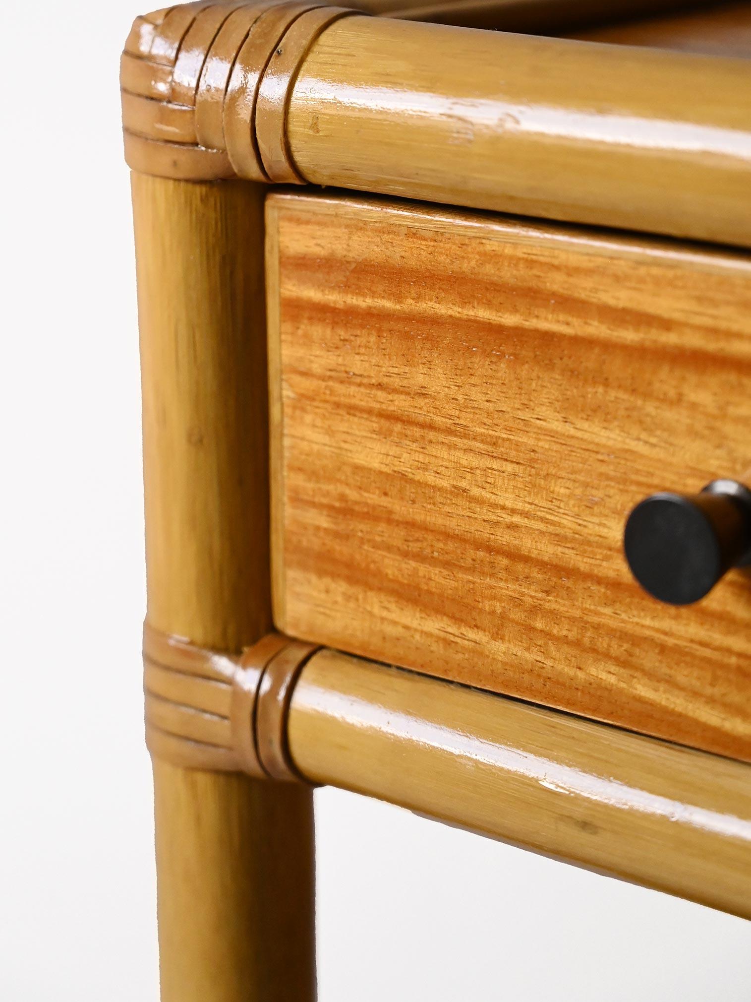 Tables de chevet vintage en bambou en vente 2