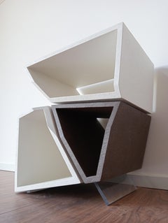 Alma Table de chevet Design italien moderne Sculpture en bois et résine faite à la main