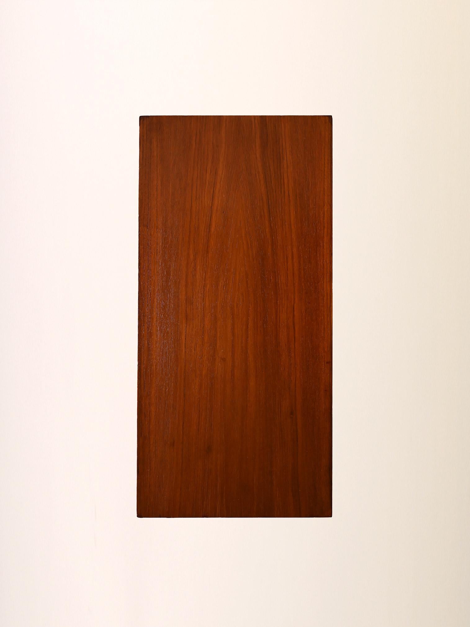 Comodino anni '50 in teak con cassetti 1