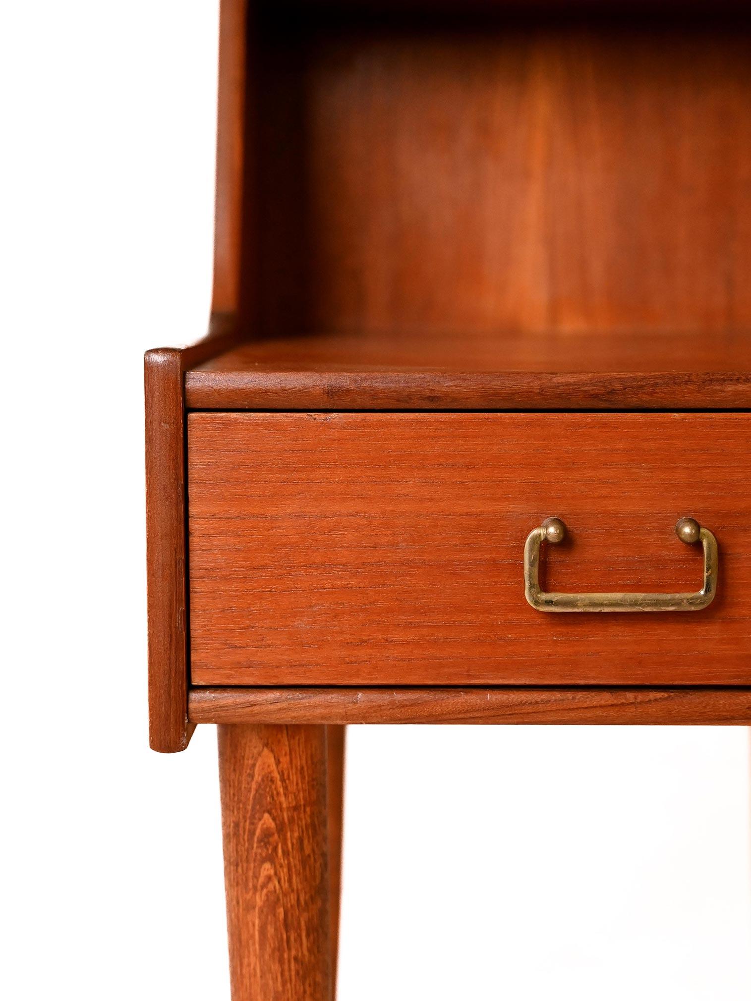 1960s nightstand with double top In Good Condition For Sale In Brescia, IT