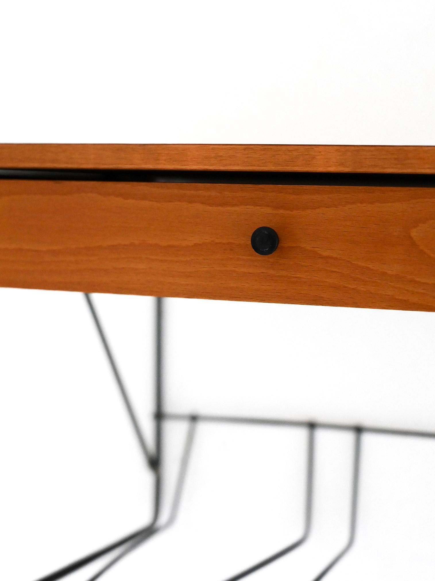 Table de chevet scandinave en teck et métal des années 1960 Bon état - En vente à Brescia, IT