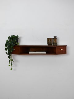 Mesilla de noche escandinava de caoba con pomos de baquelita