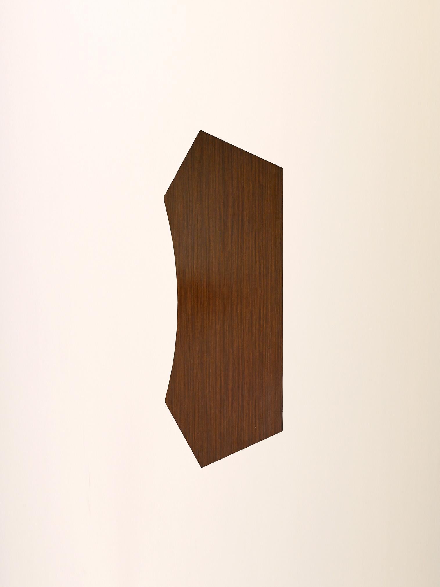 Table de chevet scandinave en acajou avec boutons en bakélite en vente 1