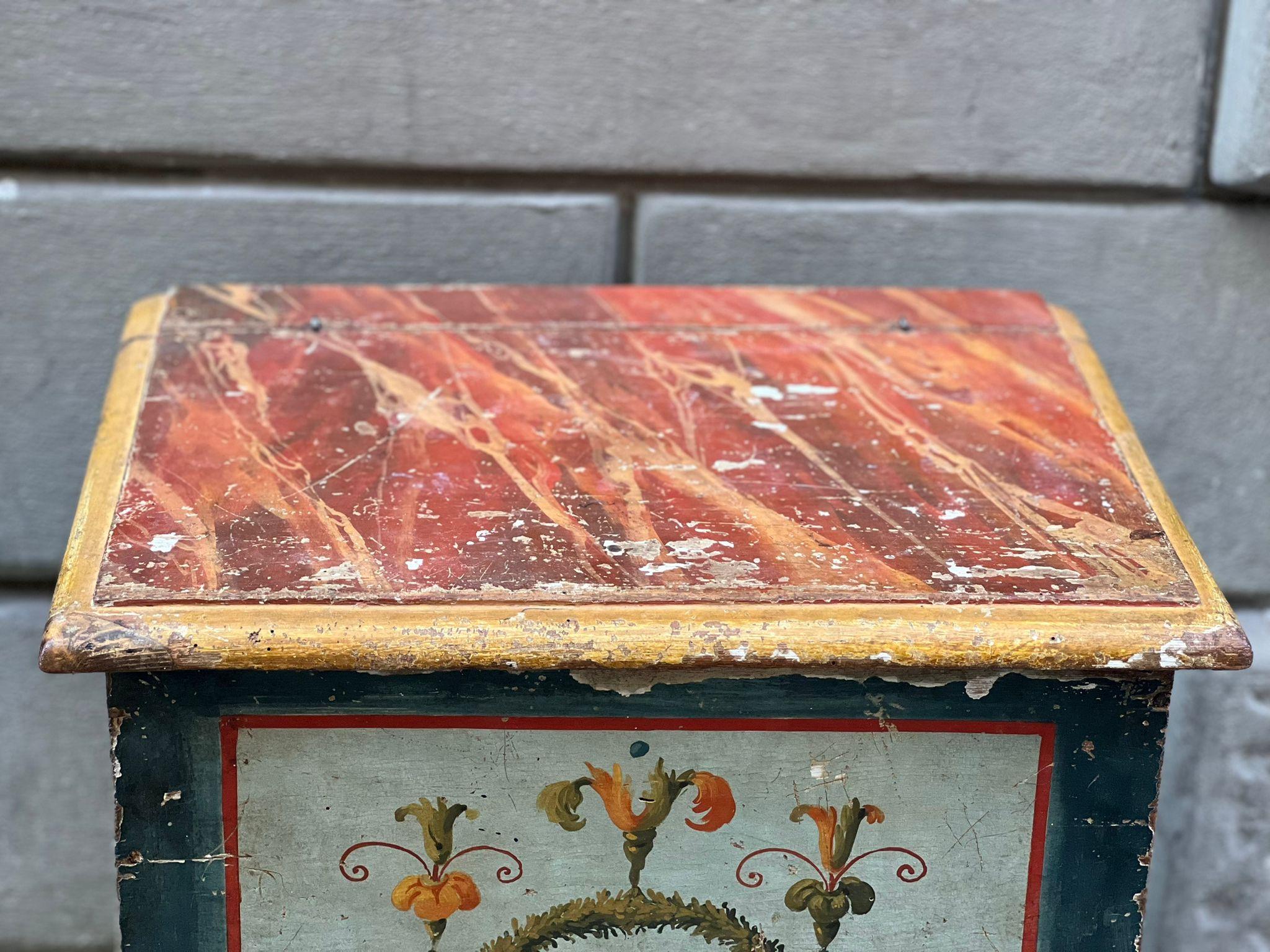 Bedside table painted with grotesques For Sale 3