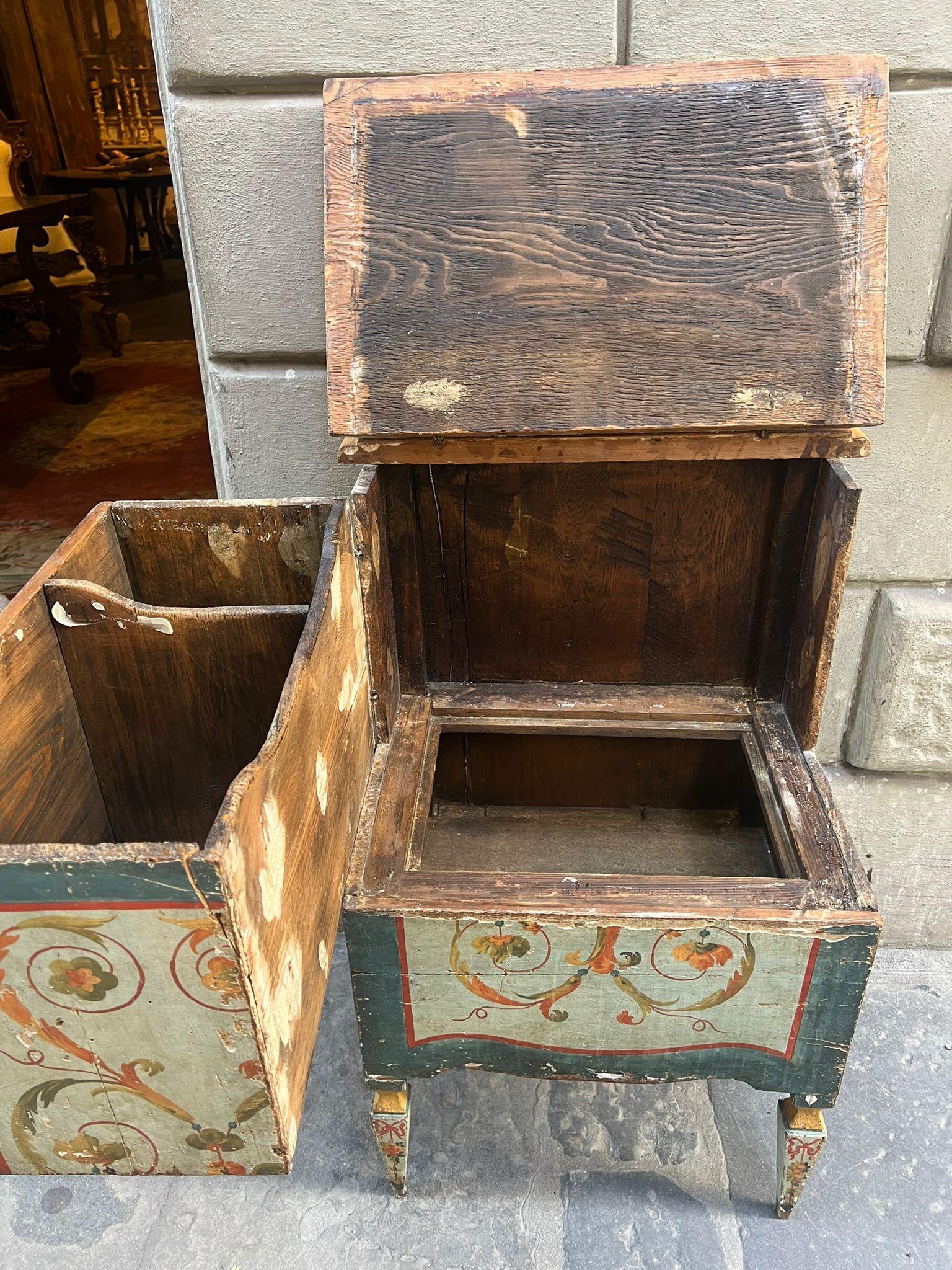 Bedside table painted with grotesques For Sale 7