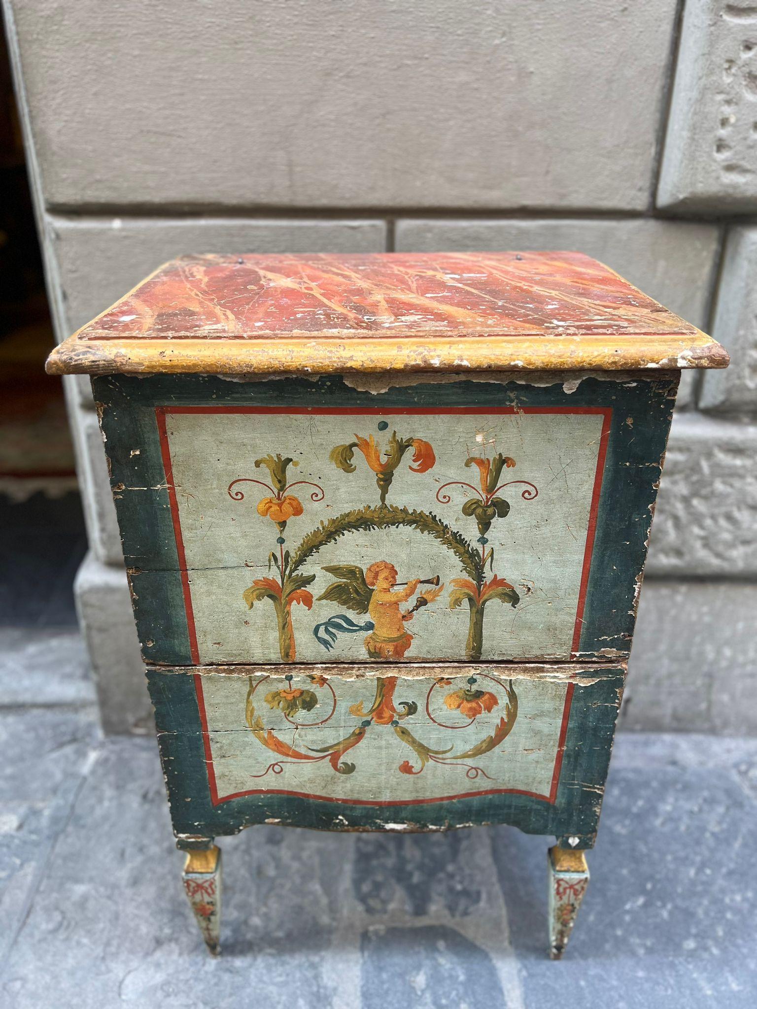 Rare large bedside table, painted with grotesques, held up by truncated-pyramidal legs, Louis XVI, Tuscany. 

Extremely refined are the typically Tuscan decorations. Curious is the interior architecture of the cabinet, which was arranged to be a