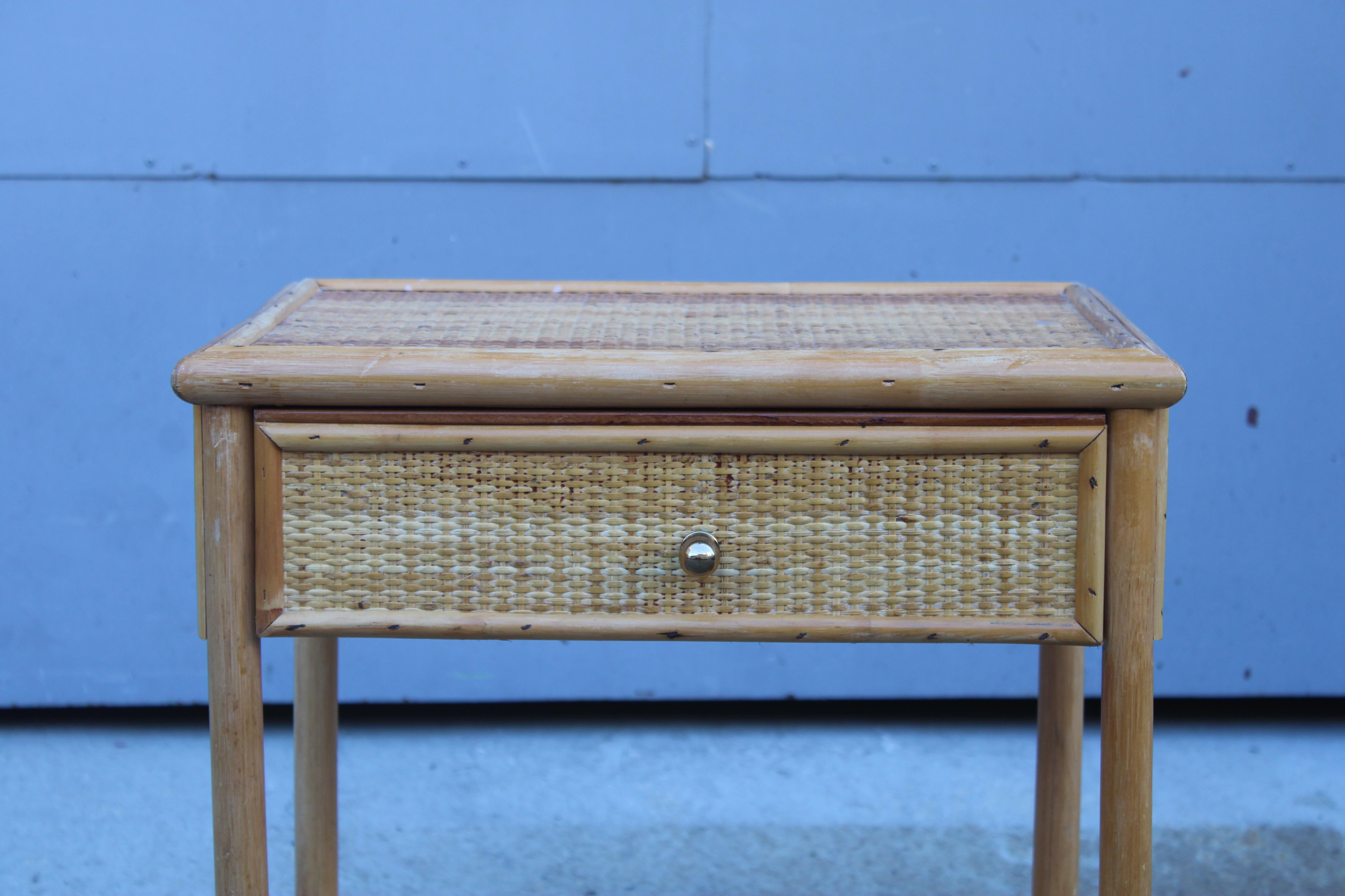 Mid-Century moderno Comodino in Bambù Italiano con cassetto e mensola Italia 1970 in vendita