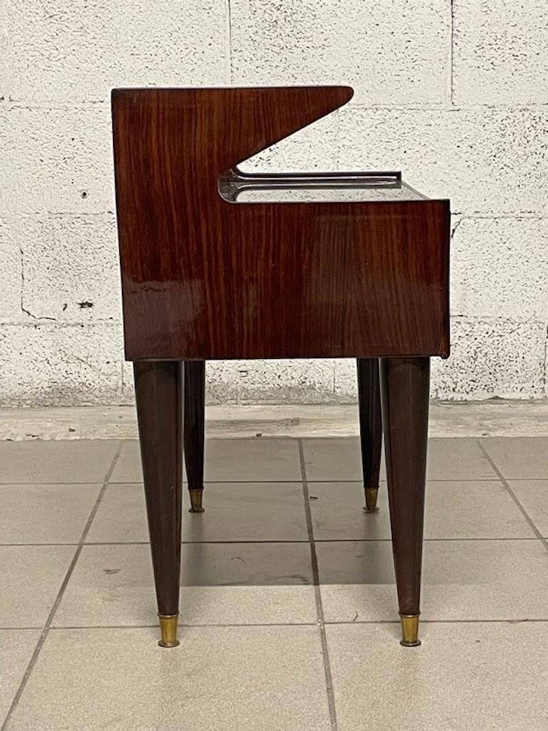 Comodino anni '50 in legno pregiato e vetro in vendita 6