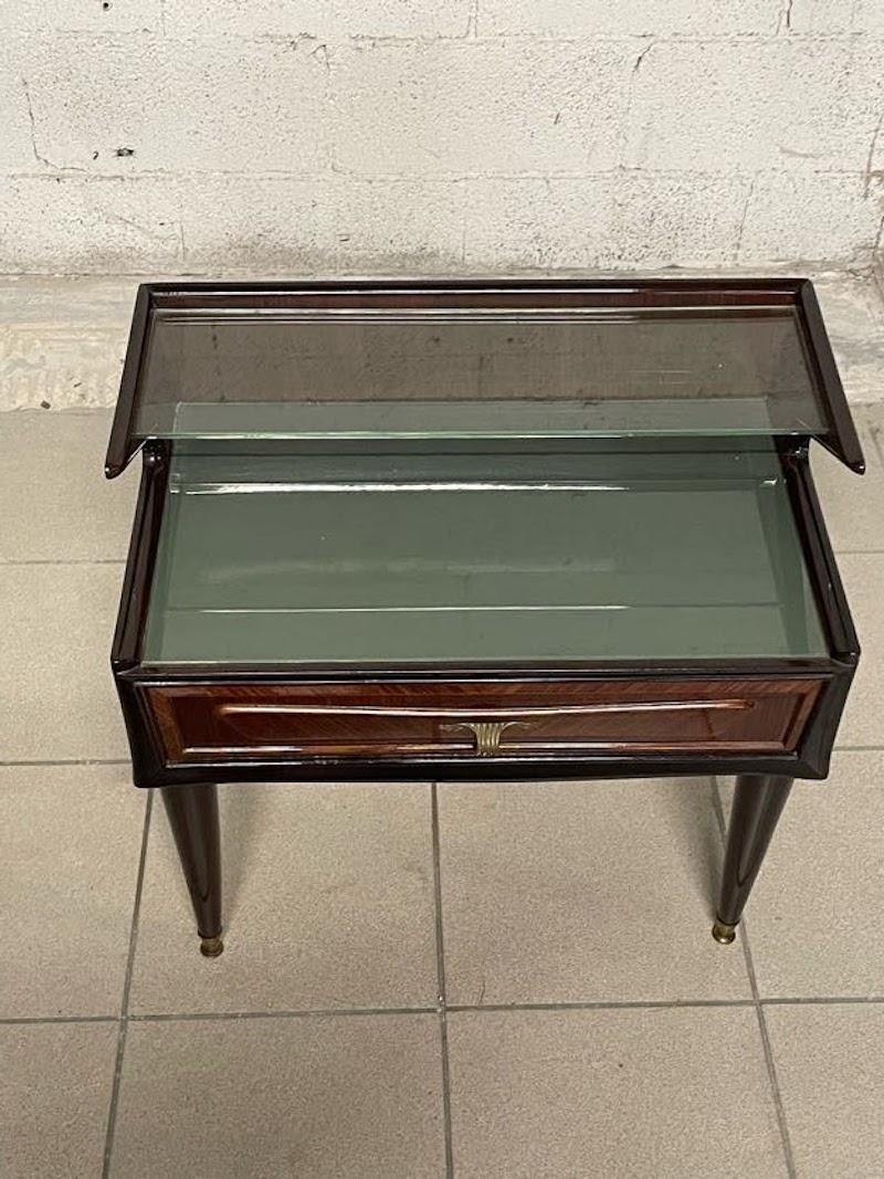 Comodino anni '50 in legno pregiato e vetro in vendita 9