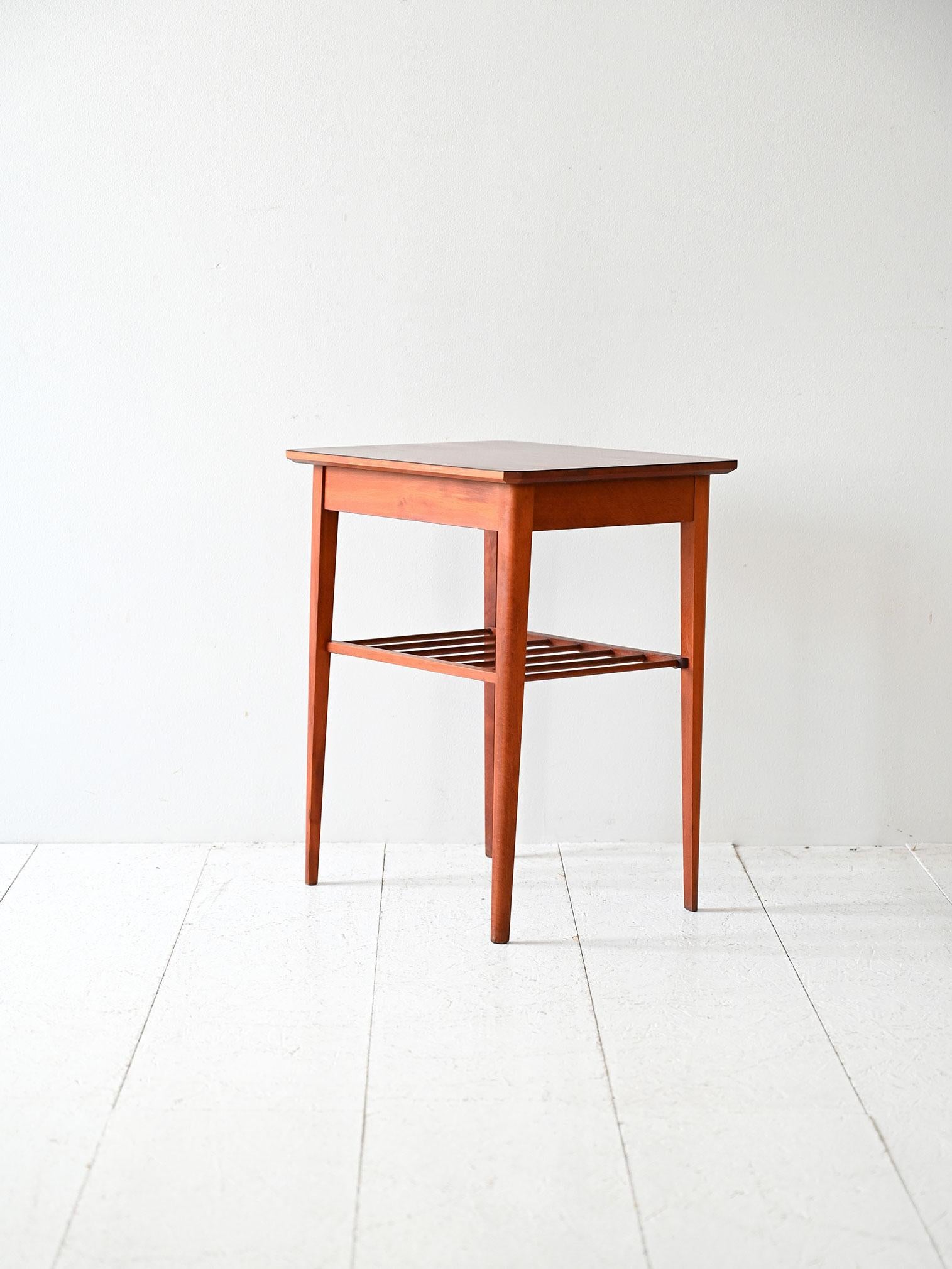 Scandinavian Comodino scandinavo anni ’50 con mensola en vente