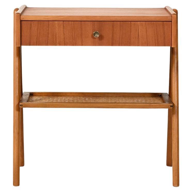 Comodino scandinavo anni 50 in teak con paglia di Vienna