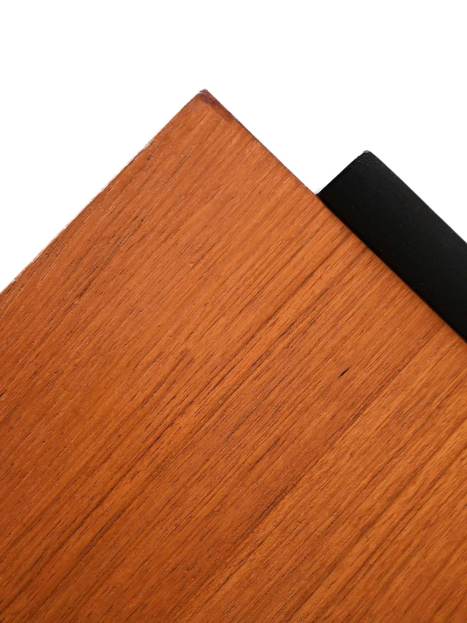 Comodino scandinavo anni ’50 in teak e ottone Bon état - En vente à Brescia, IT