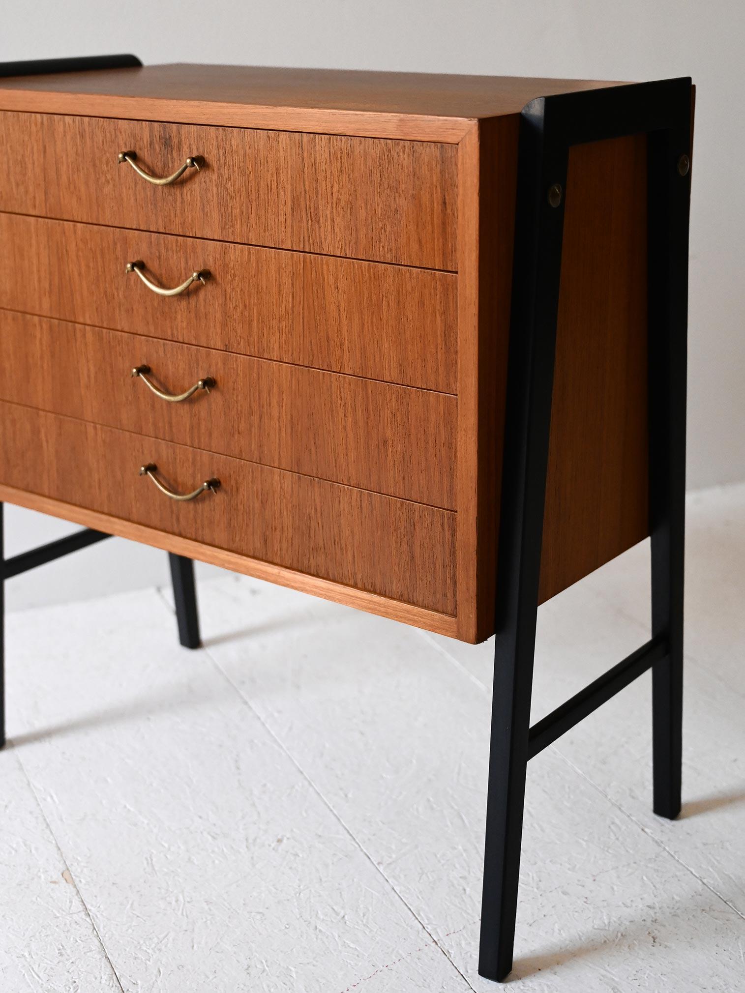Laiton Comodino scandinavo anni ’50 in teak e ottone en vente
