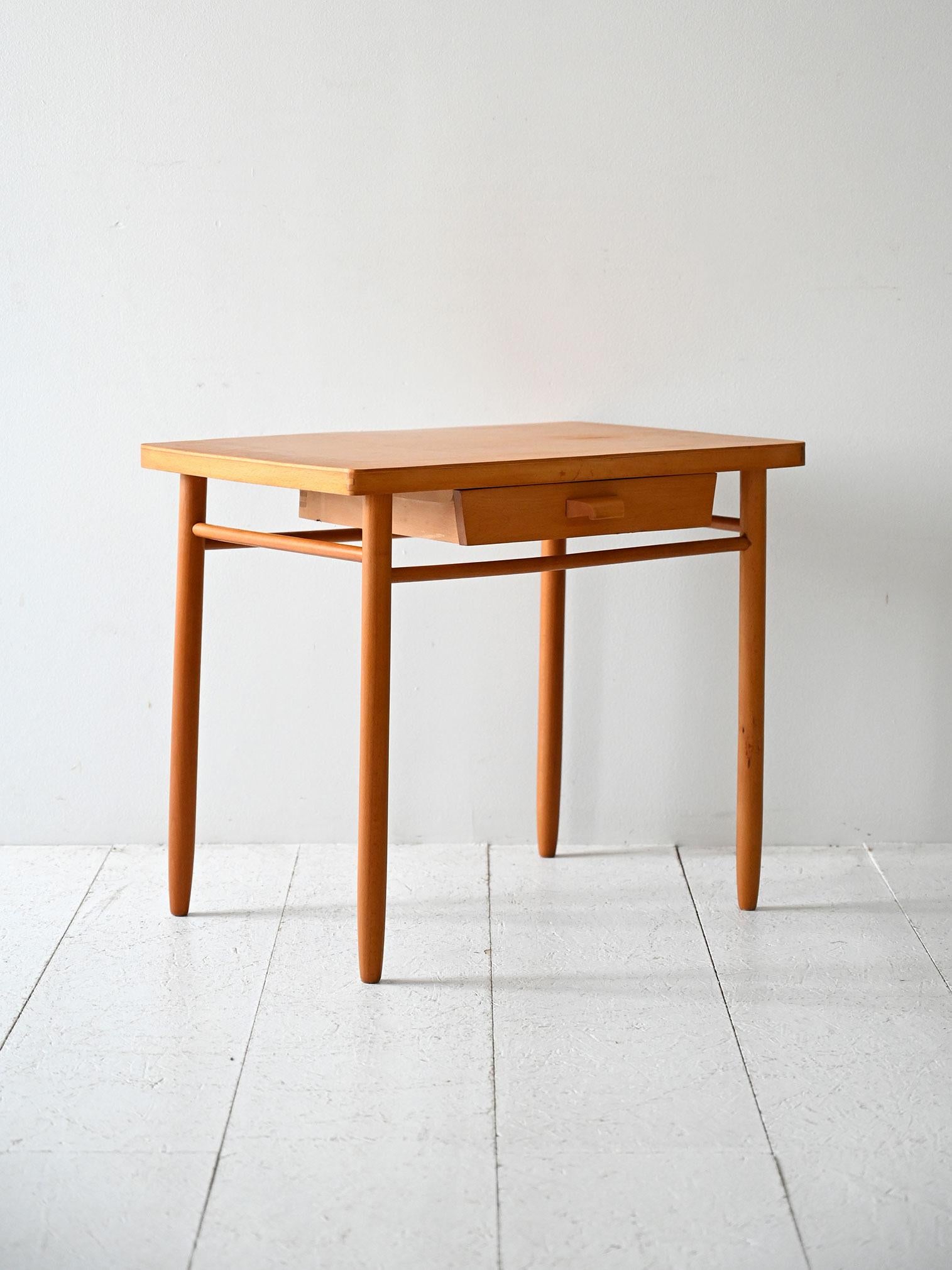 Scandinave moderne Comodino scandinavo anni ’60 in legno di faggio en vente