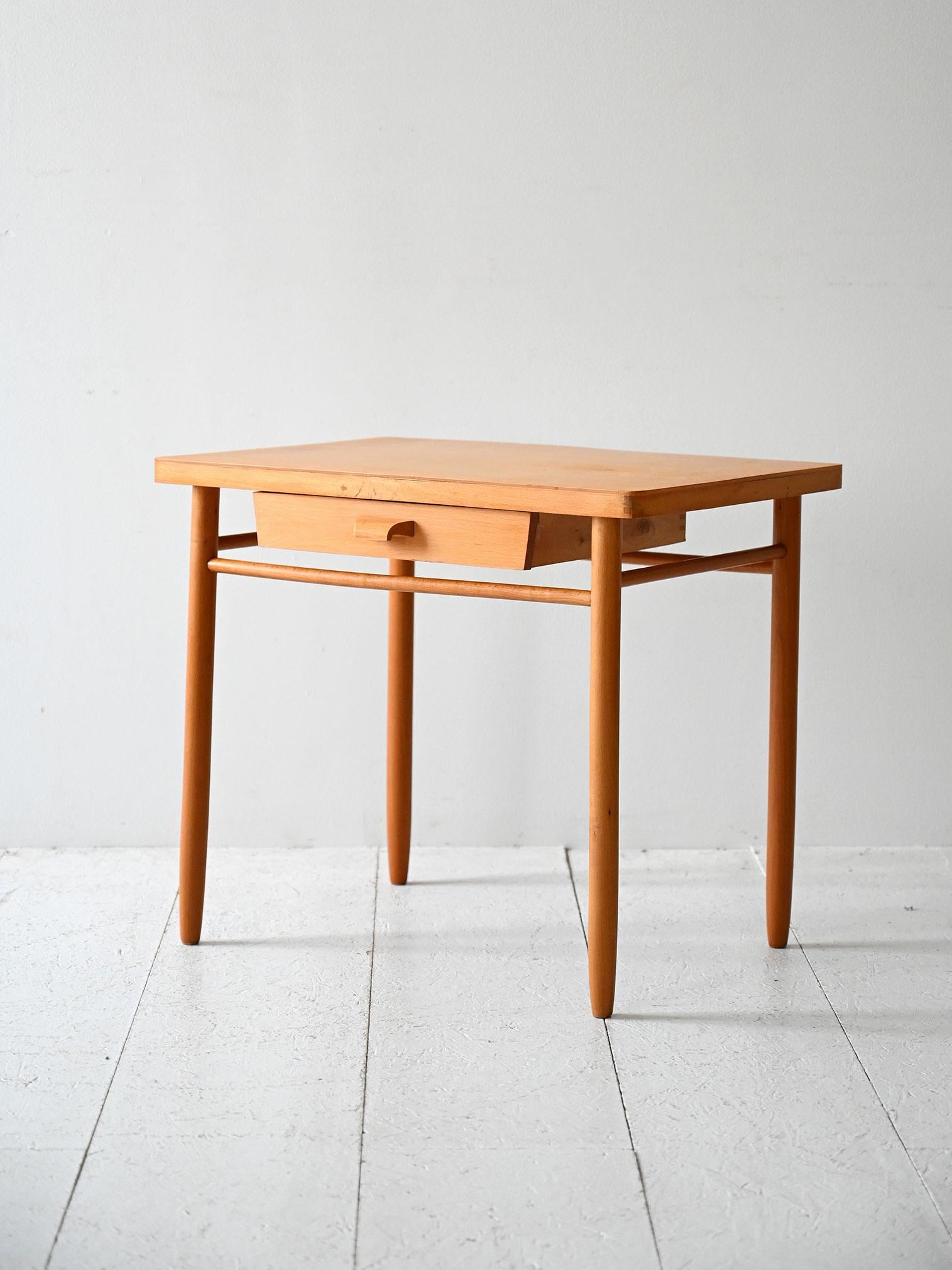 Scandinavian Comodino scandinavo anni ’60 in legno di faggio en vente