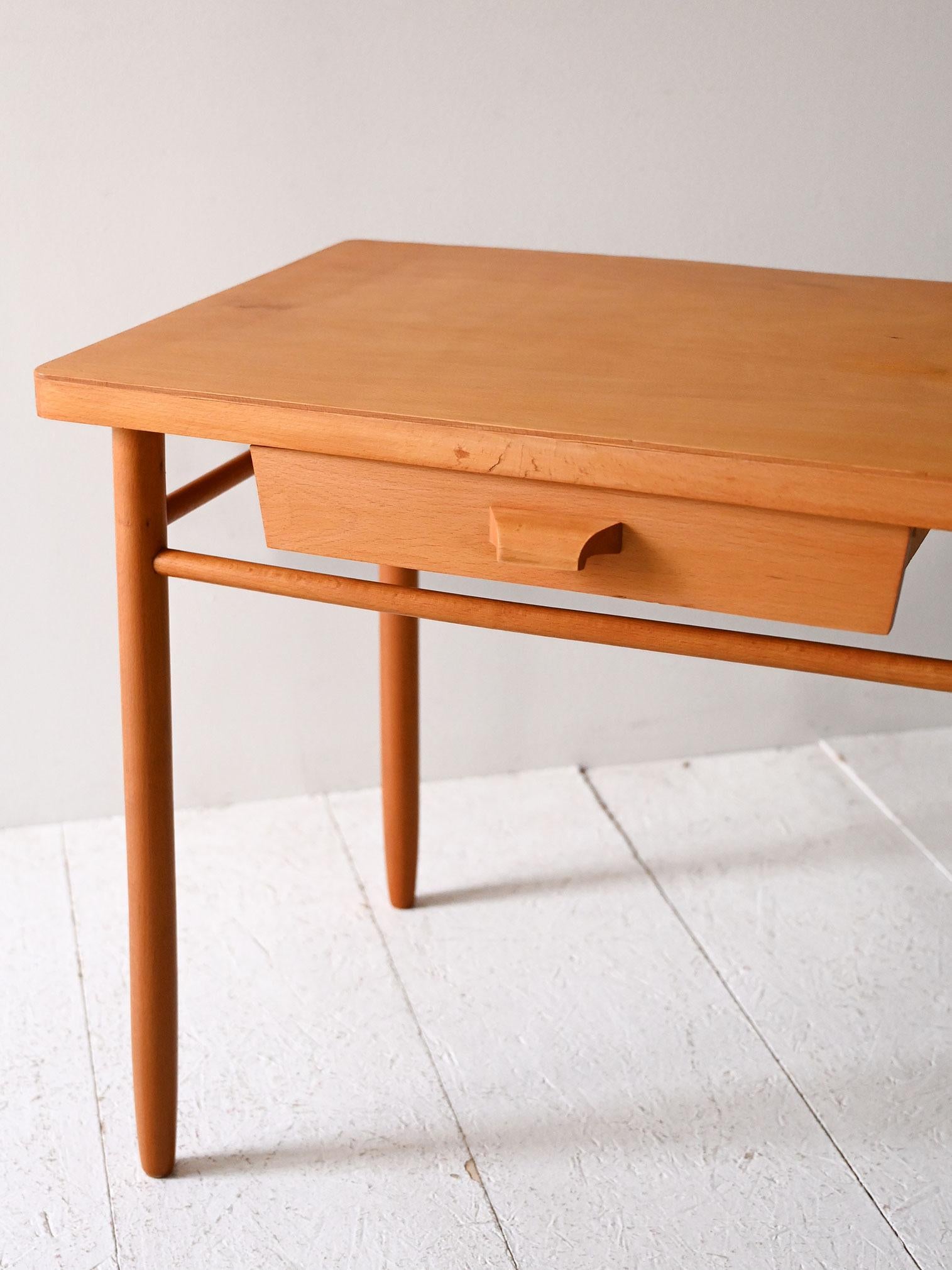 Mid-20th Century Comodino scandinavo anni ’60 in legno di faggio en vente