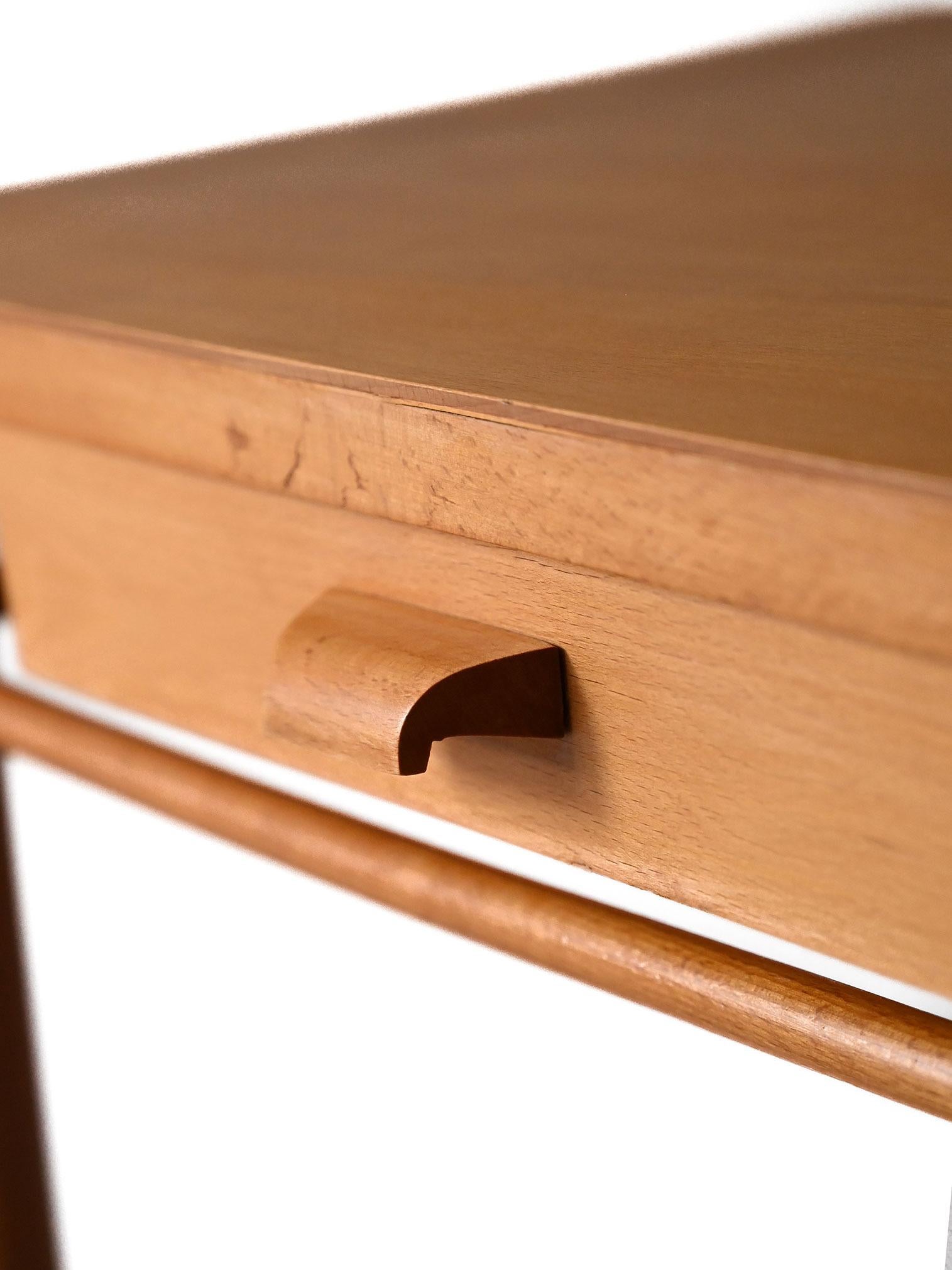 Hêtre Comodino scandinavo anni ’60 in legno di faggio en vente
