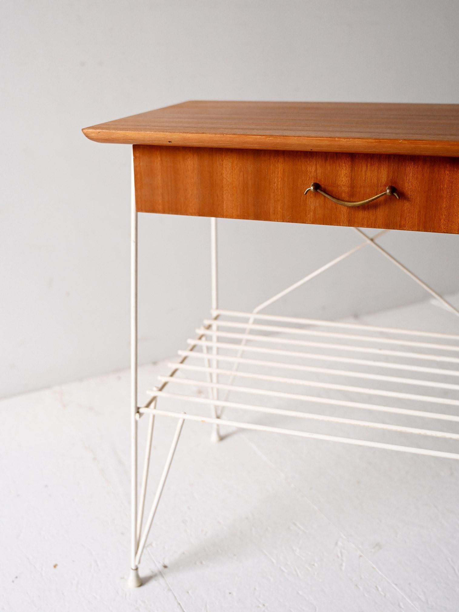 Table de chevet scandinave en métal et acajou des années 1960 Bon état - En vente à Brescia, IT