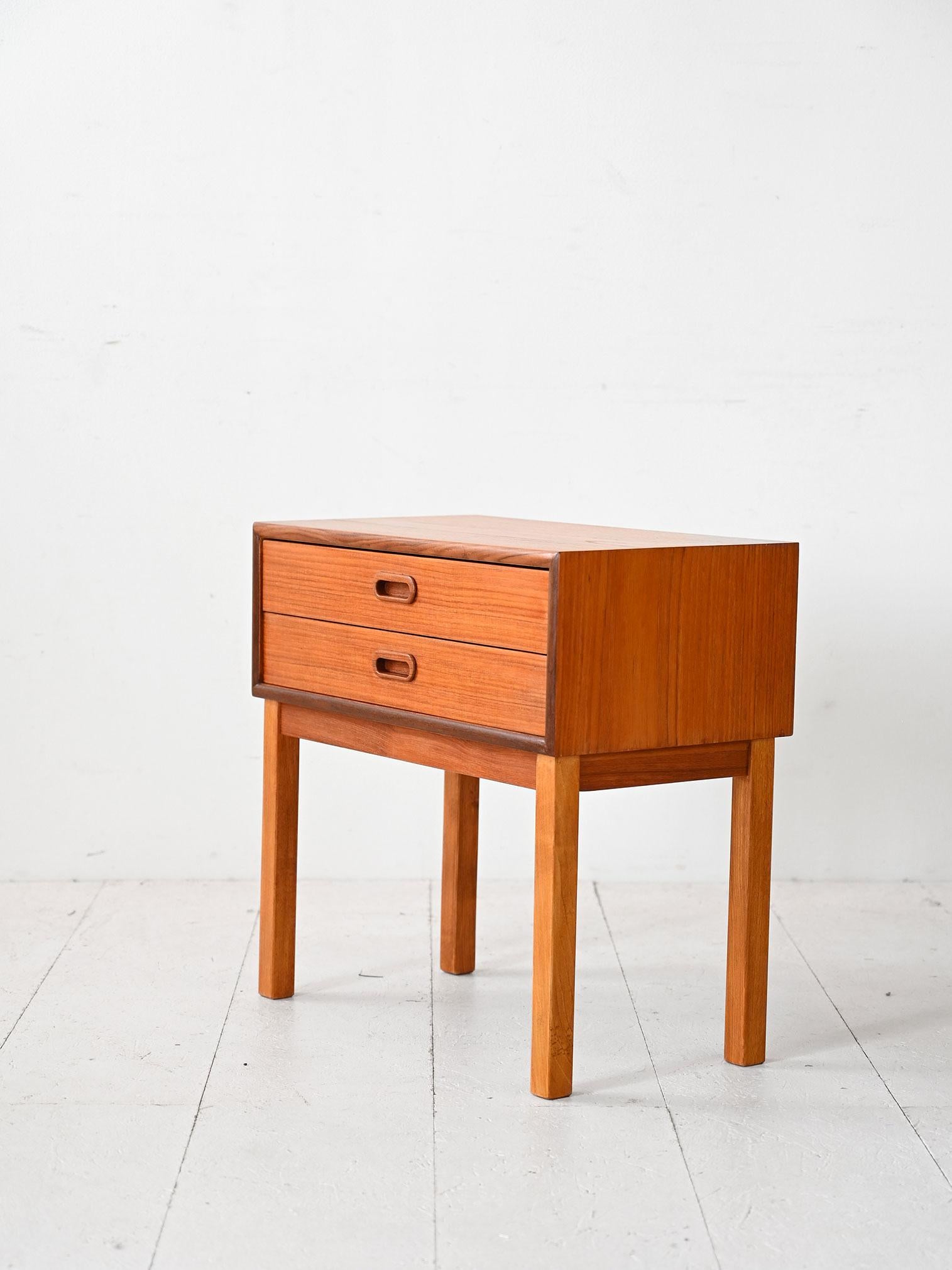 Scandinavian nightstand with two drawers In Good Condition In Brescia, IT