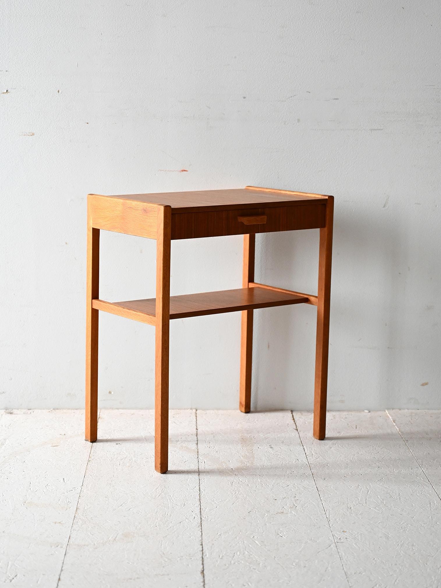 Scandinavian nightstand with carved handle In Good Condition For Sale In Brescia, IT