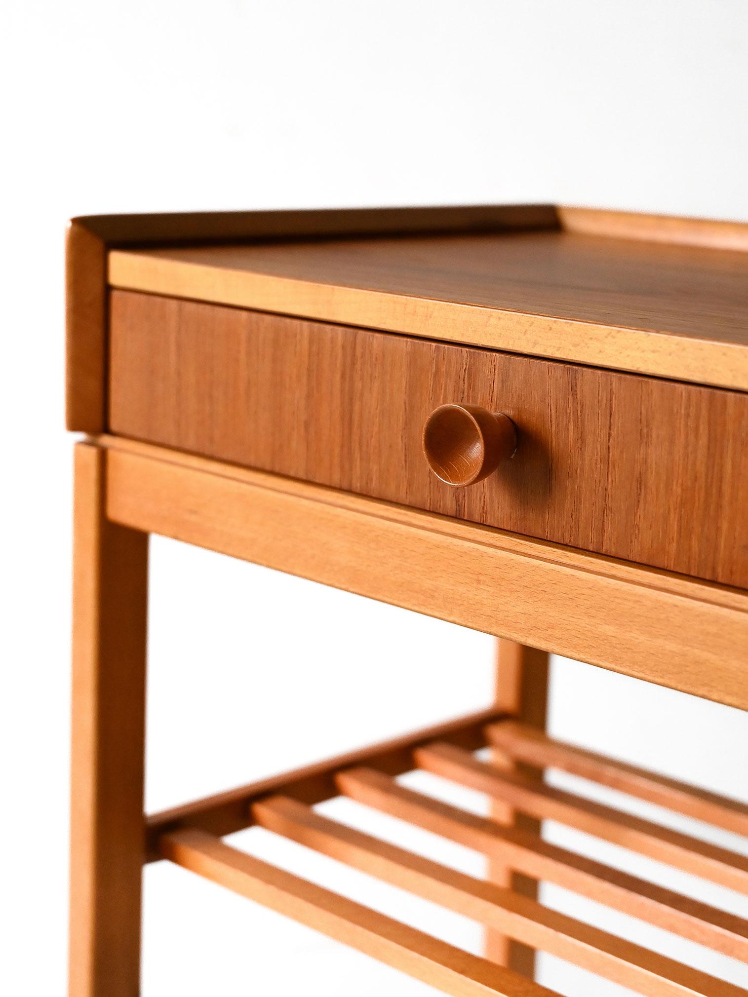 Table de chevet scandinave en chêne et teck des années 1960 Bon état à Brescia, IT