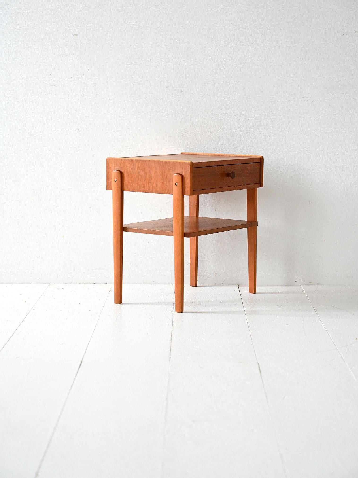Scandinave moderne Table de chevet scandinave en teck des années 50/60 en vente
