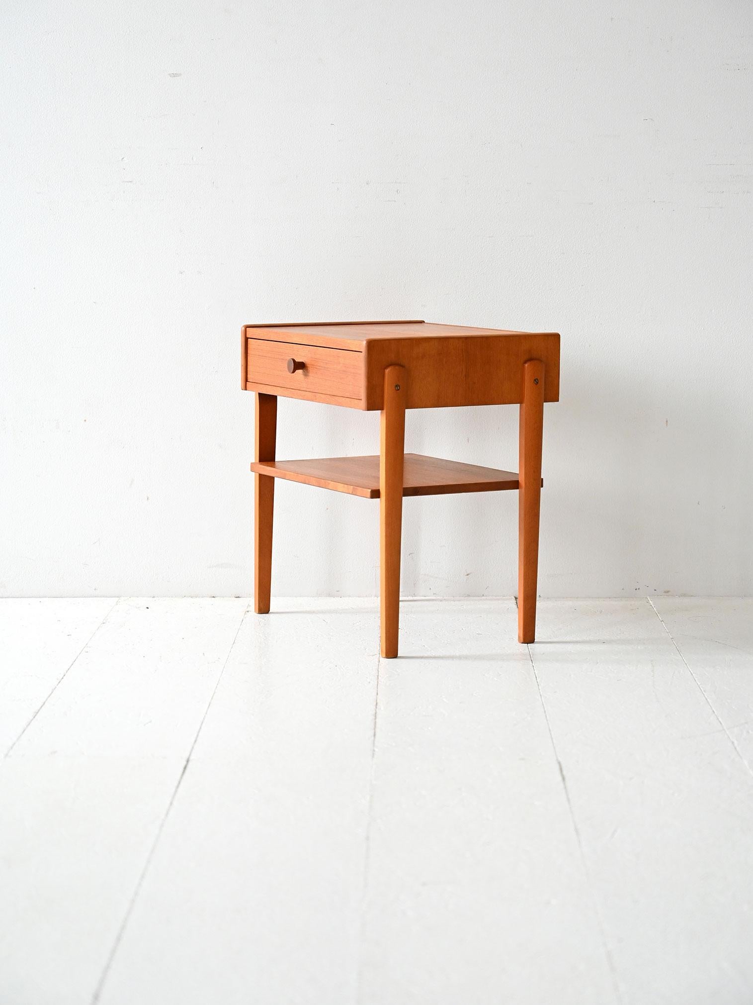 Scandinavian Table de chevet scandinave en teck des années 50/60 en vente