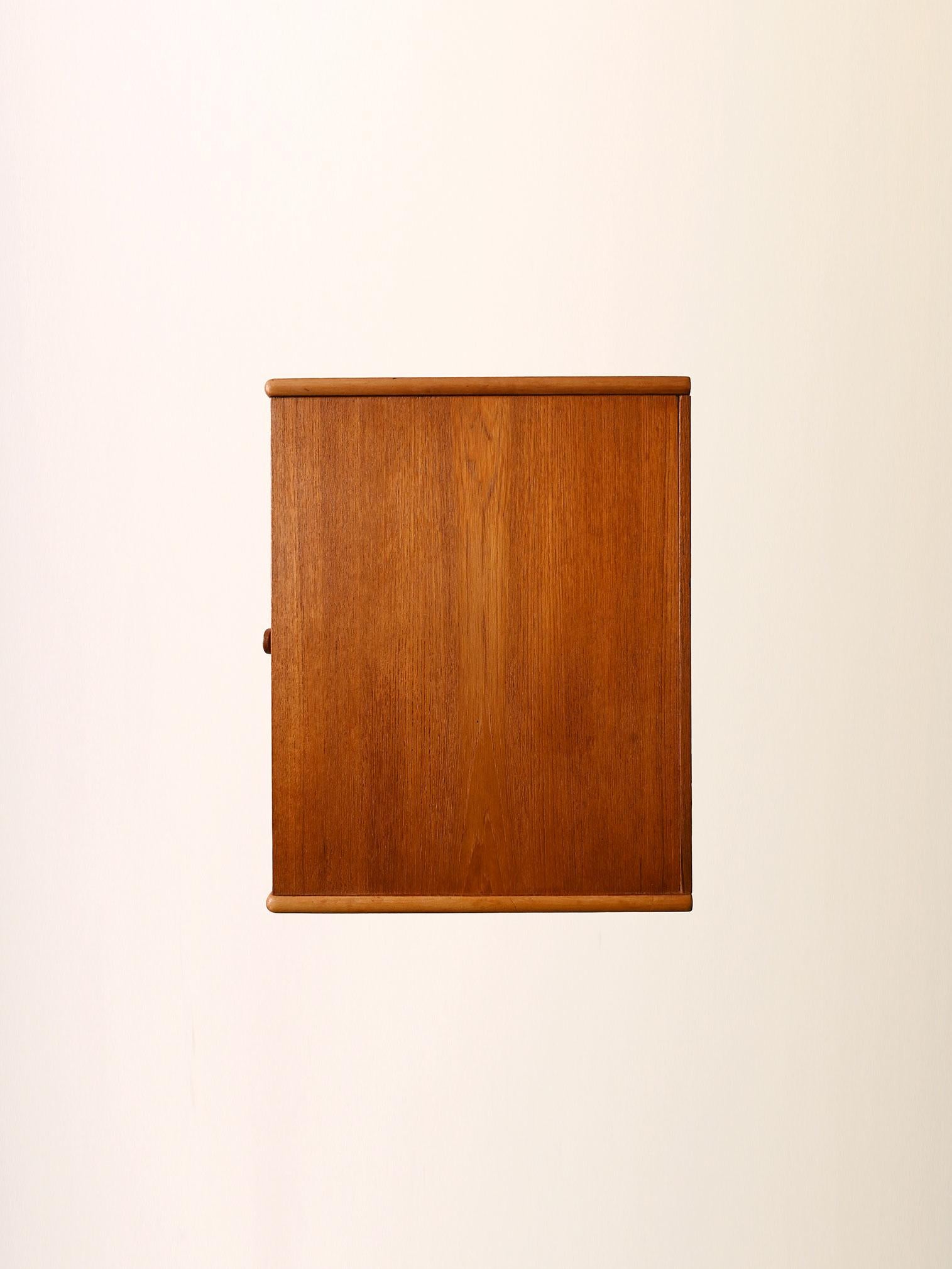 Teck Table de chevet scandinave en teck des années 50/60 en vente