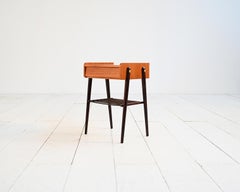 Table de chevet scandinave en teck avec pieds noirs, années 1950
