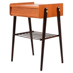 Table de chevet scandinave en teck avec pieds noirs, années 1950