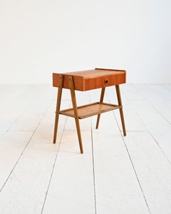 Table de chevet scandinave en teck avec étagère en rotin, années 1950