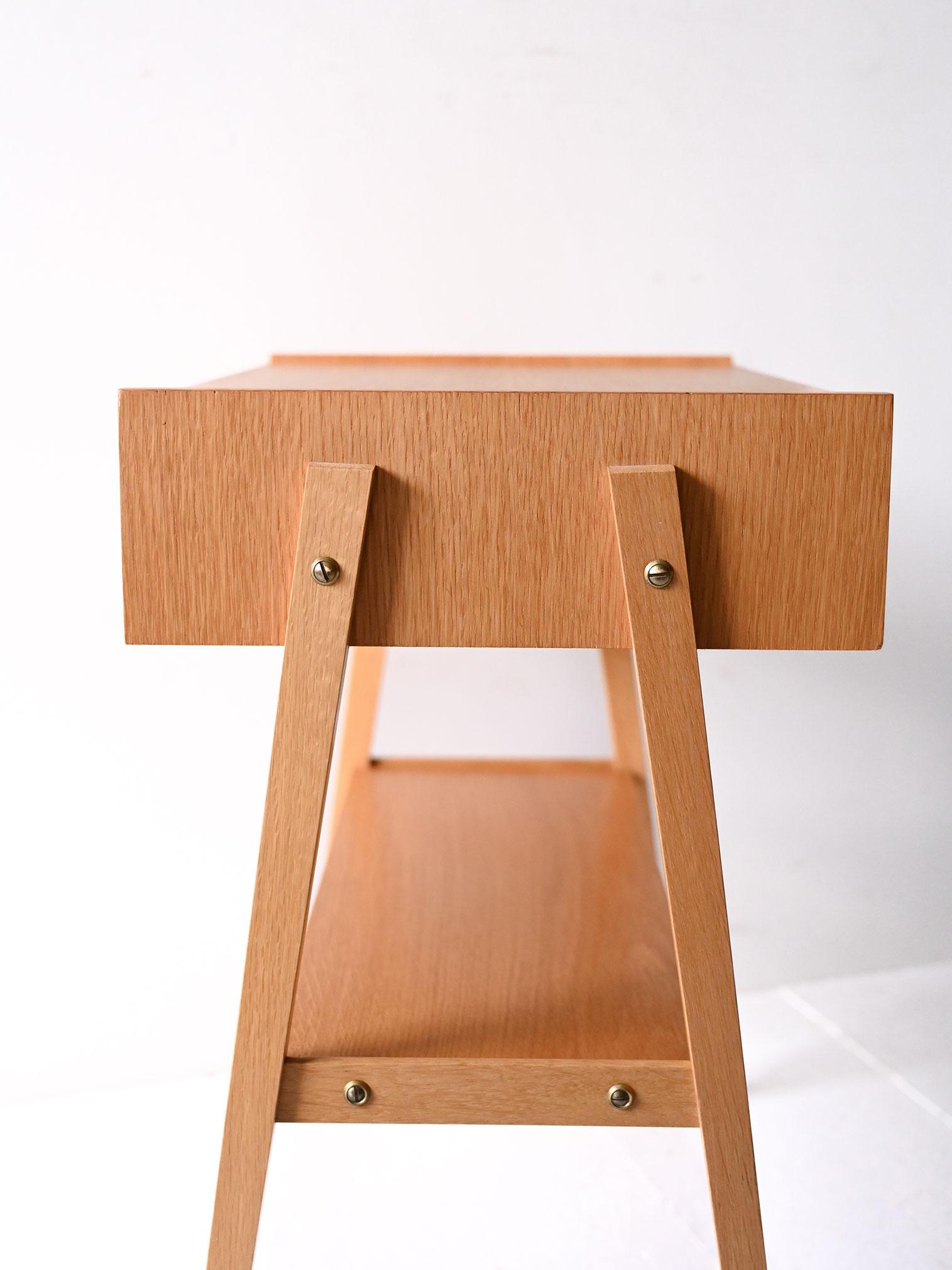Table de chevet scandinave en teck au design géométrique Bon état - En vente à Brescia, IT