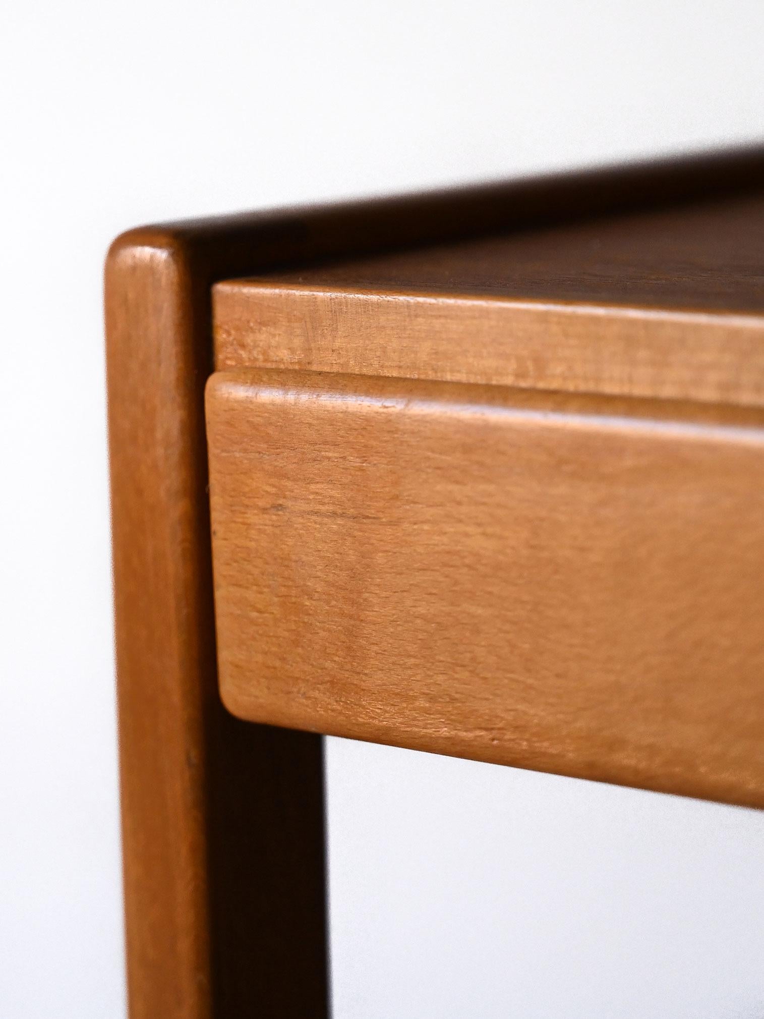 Table de chevet scandinave en teck Bon état - En vente à Brescia, IT
