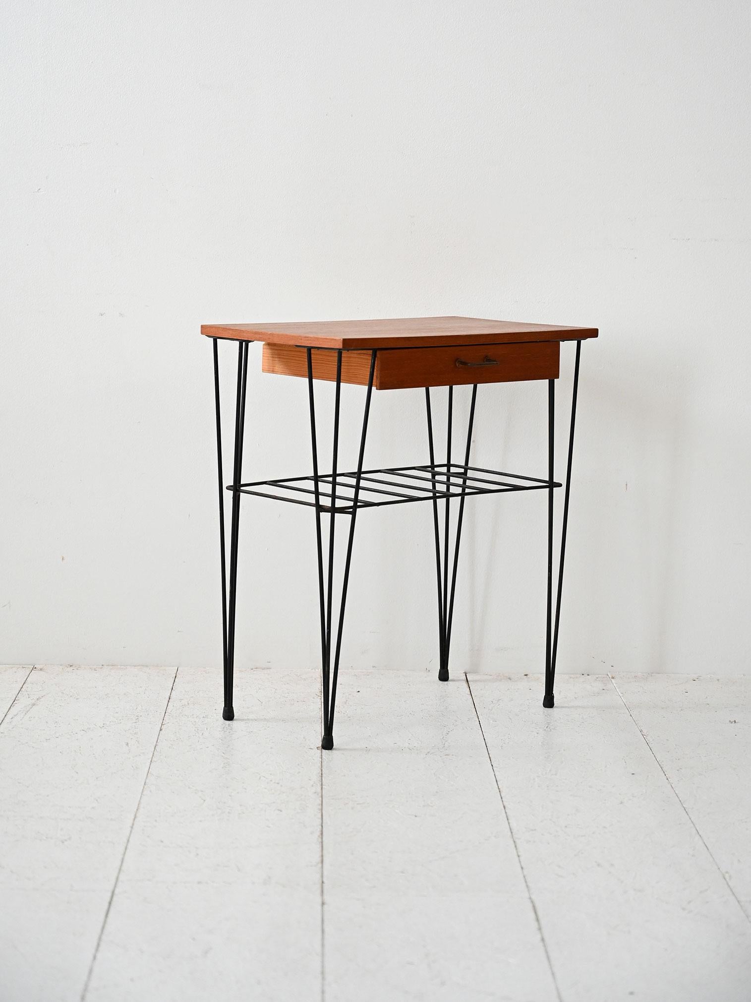 Scandinavian Comodino scandinavo vintage anni 50/60 in teak e ferro in vendita