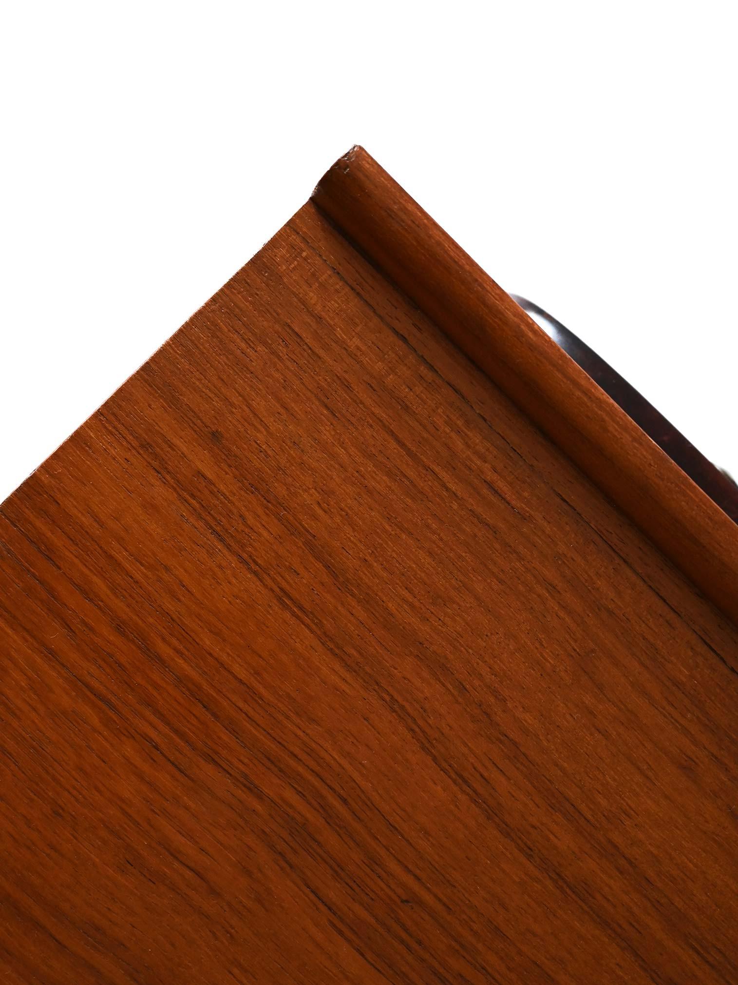 Comodino scandinavo vintage anni ’50 in teak Bon état - En vente à Brescia, IT
