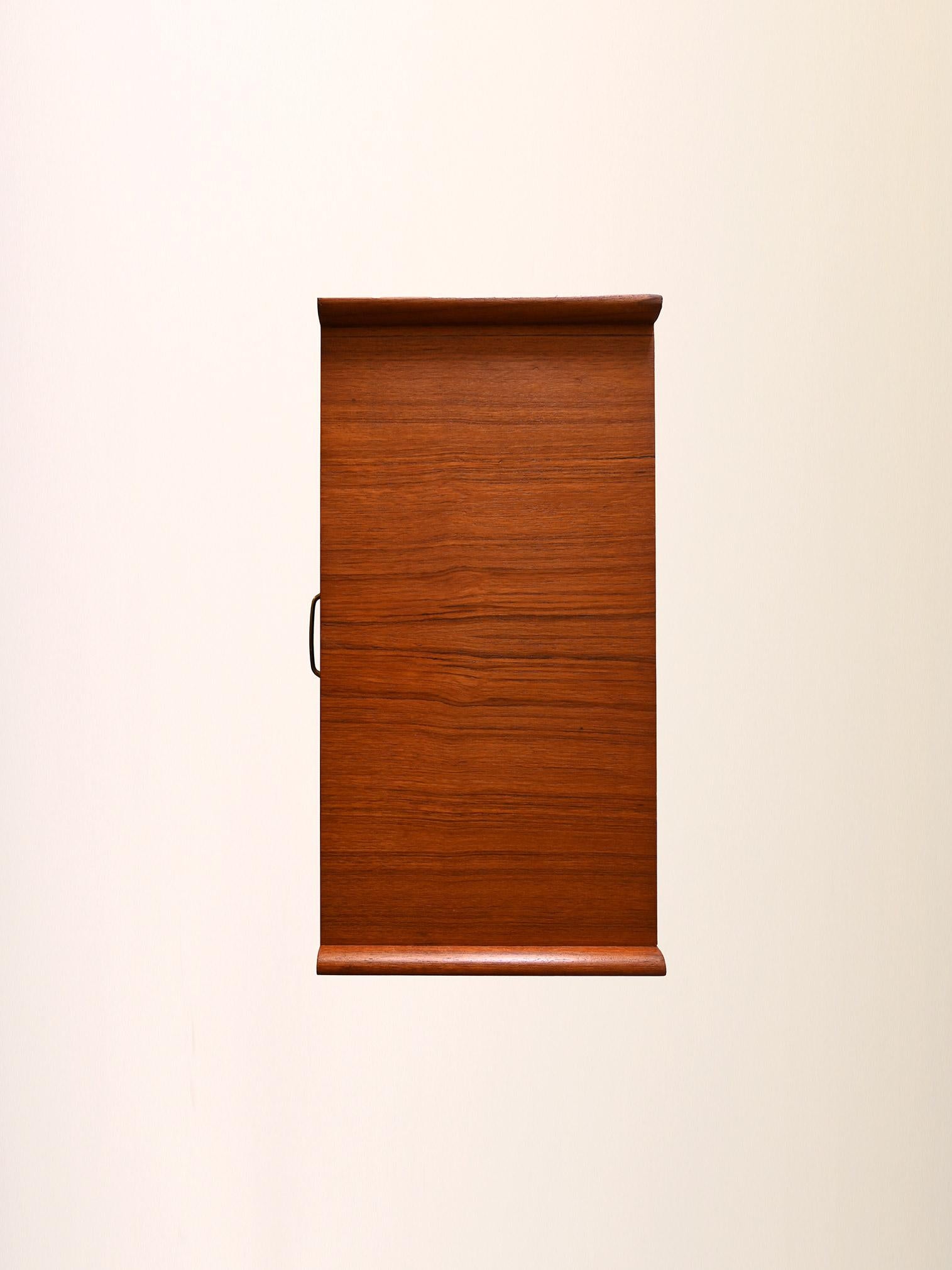 Comodino scandinavo vintage anni ’50 in teak en vente 1
