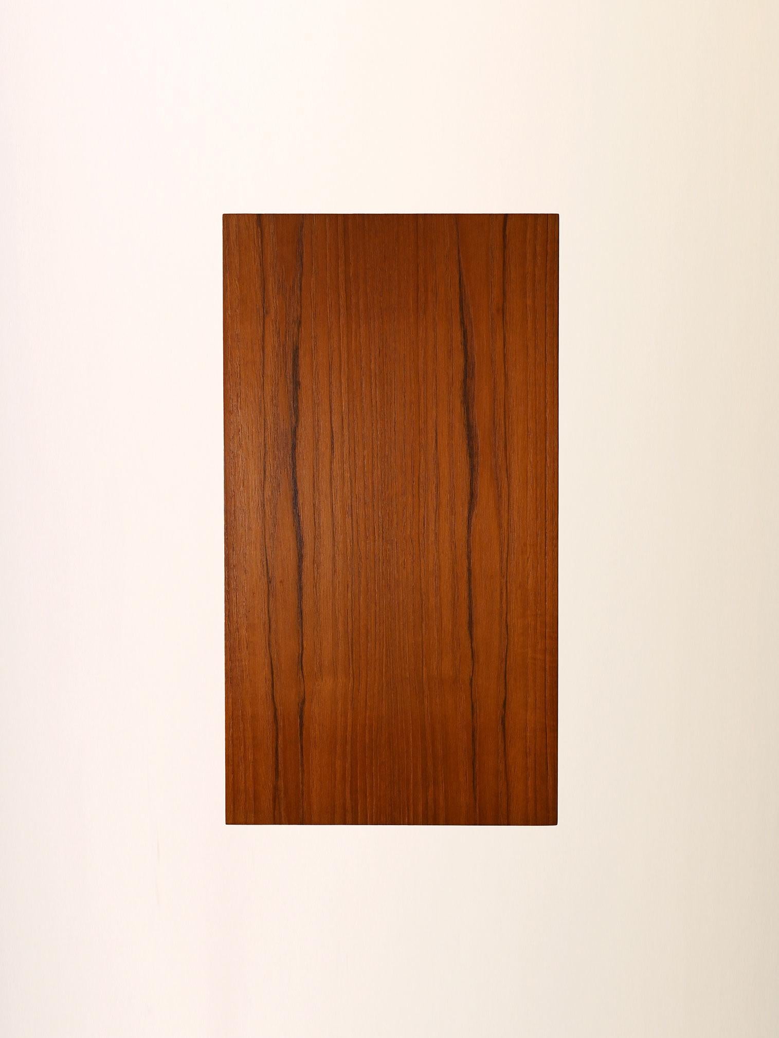 Comodino scandinavo vintage in legno e metallo in vendita 2