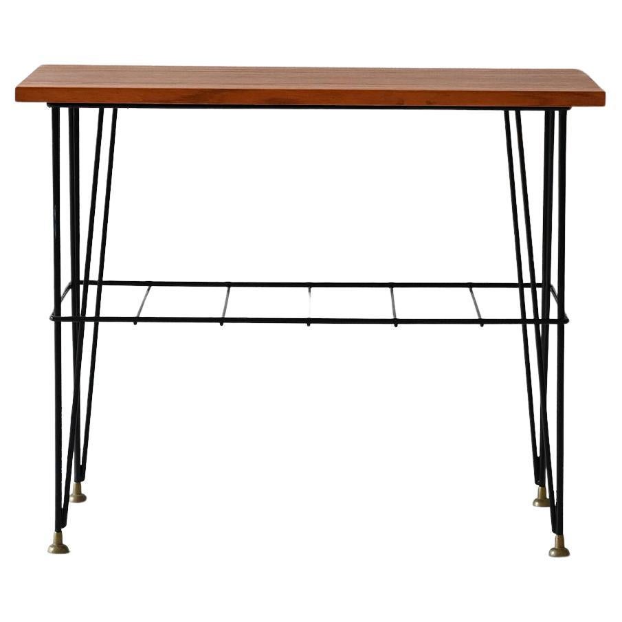Comodino scandinavo vintage in legno e metallo in vendita