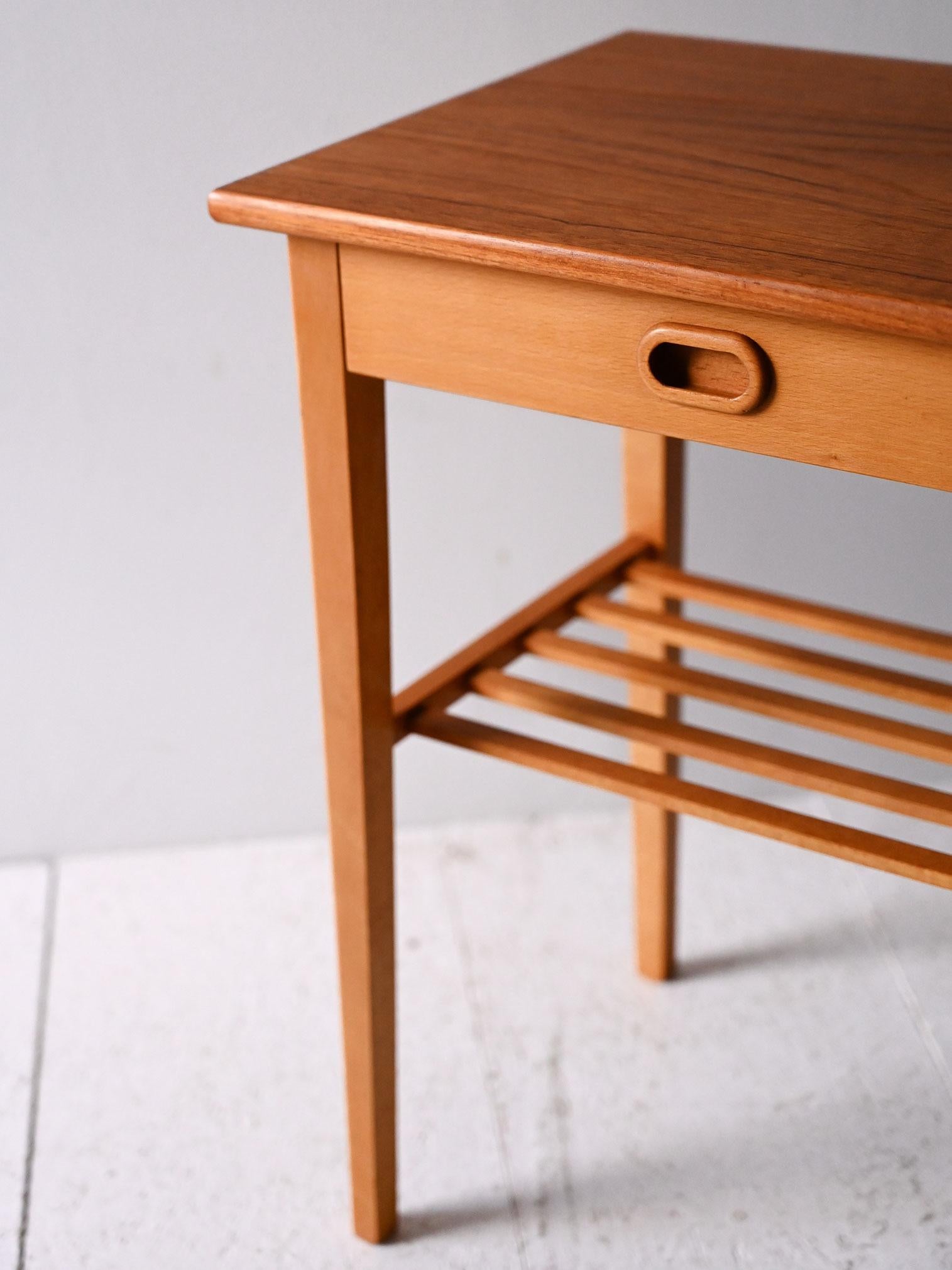 Mid-20th Century Comodino scandinavo vintage in rovere chiaro en vente