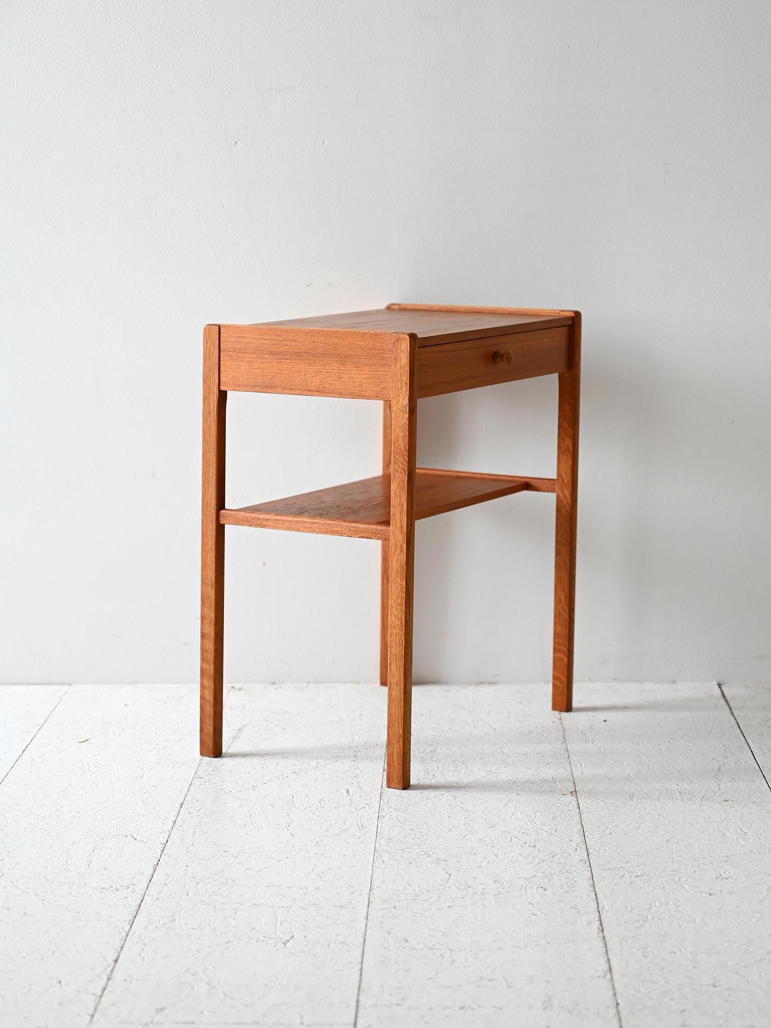 Comodino scandinavo vintage in teak con mensola Bon état - En vente à Brescia, IT