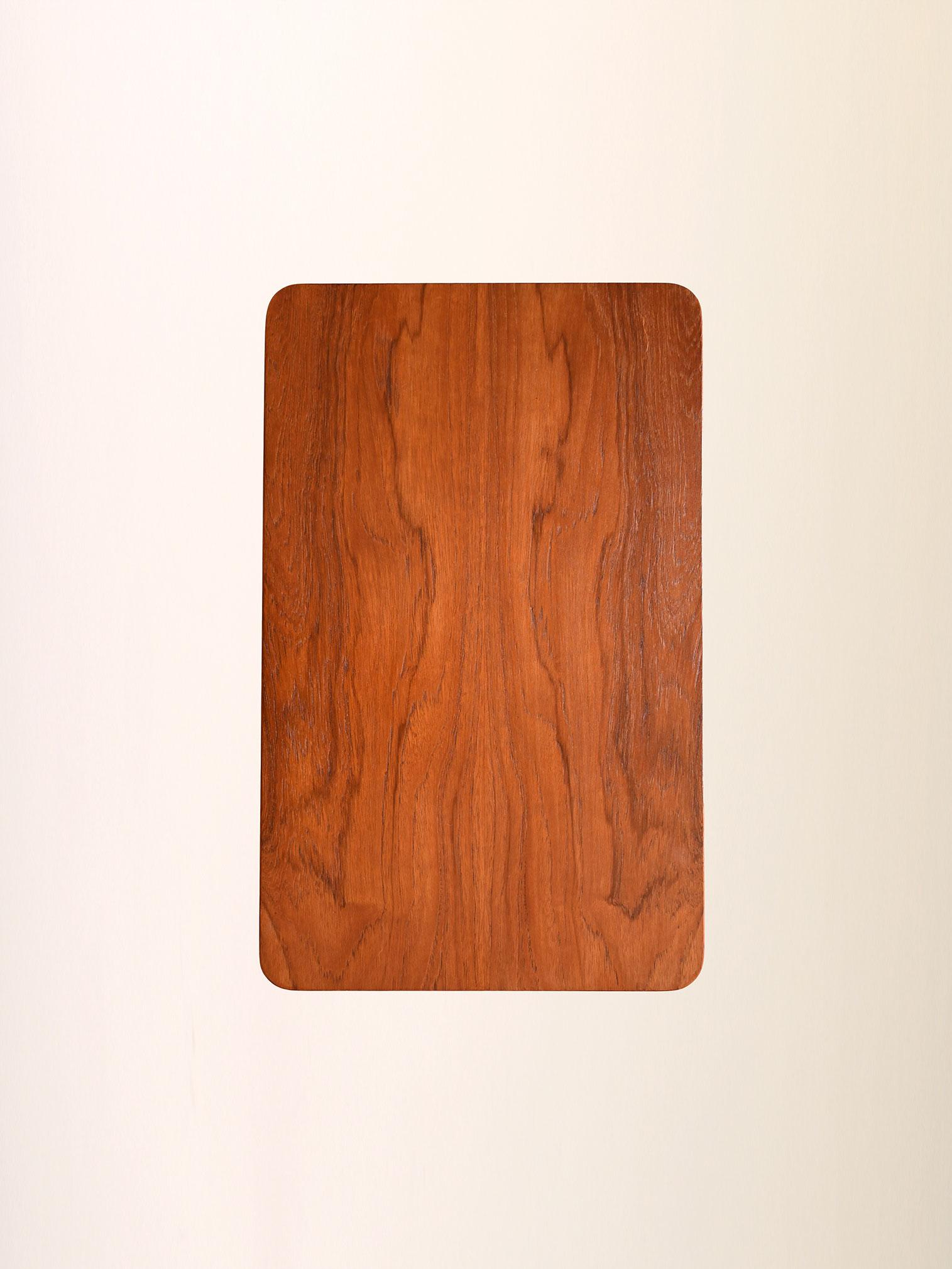 Comodino scandinavo vintage in teak con mensola in vendita 1