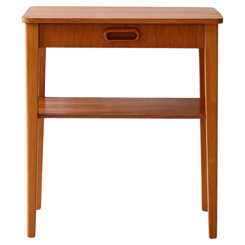 Comodino scandinavo vintage in teak con mensola en vente