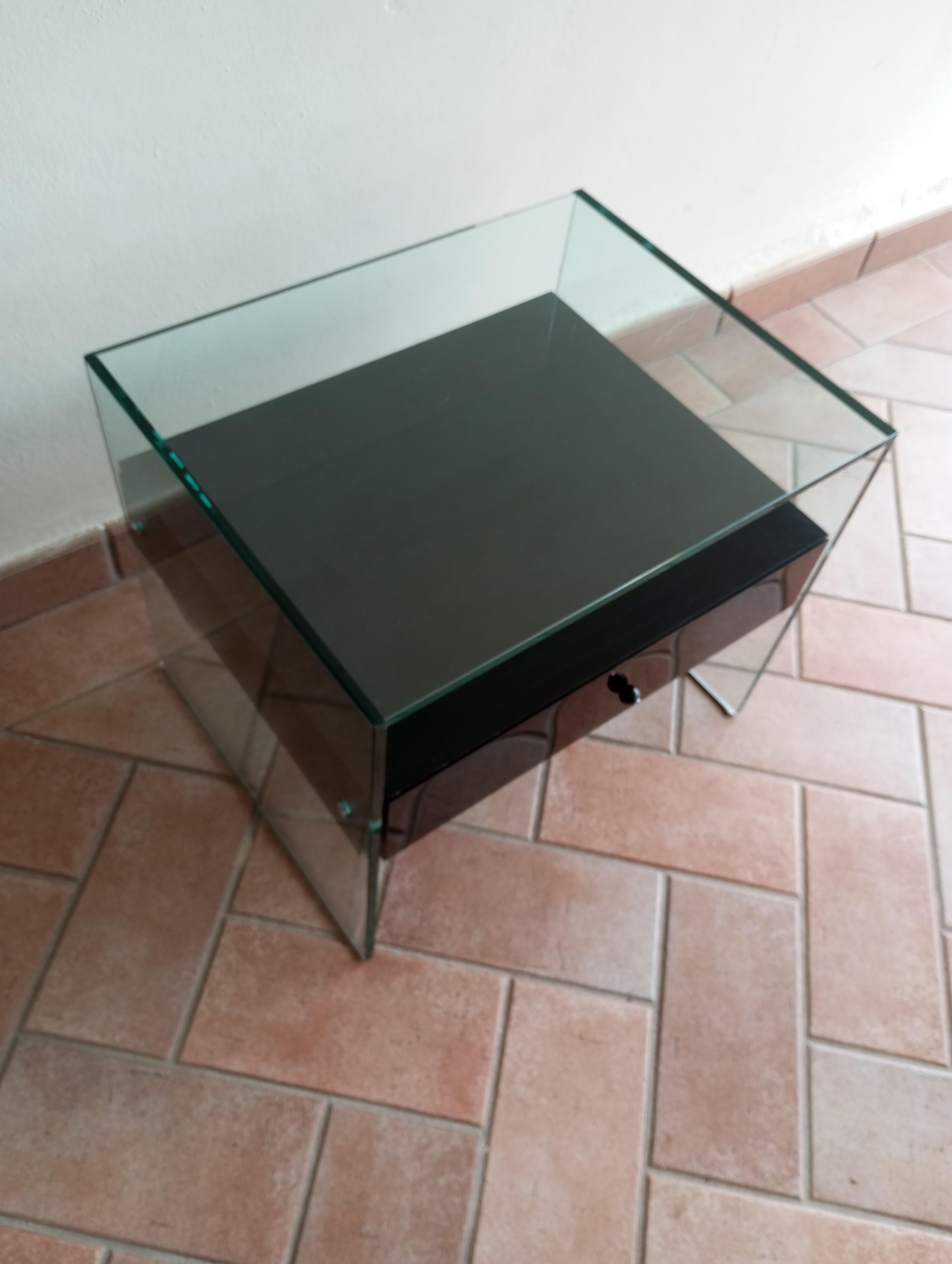 Secret' Nachttisch aus Glas und schwarz lackiertem Holz. Italien in den 1990er Jahren im Angebot 5